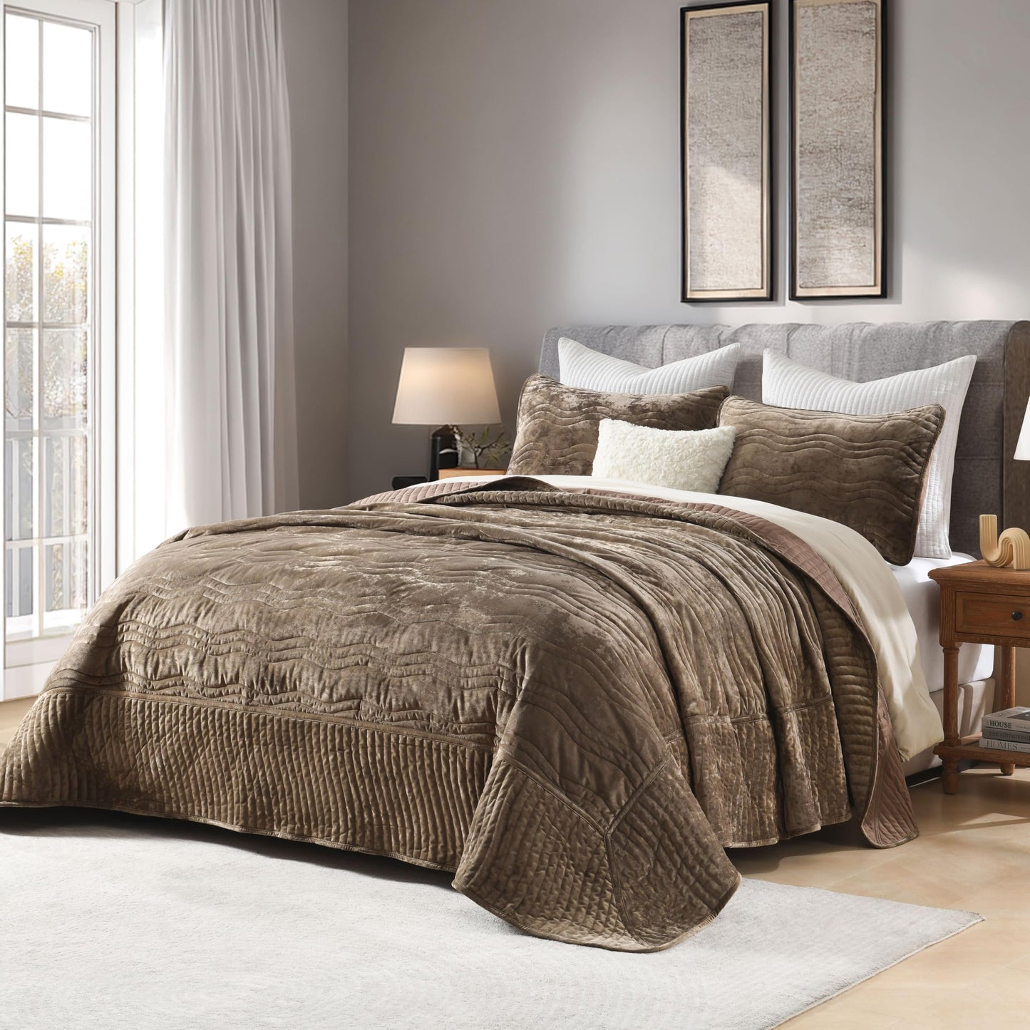 AJOCCI Velvet California King Size Quilt, Oversized California Comforter Set Mocha Brown Bedding Set (118”*106”) with 2 Pillow Shams, Luxurious Quilt Set,All-Season 3 Pieces