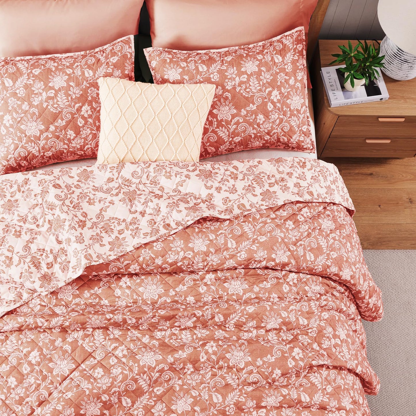 BLOOMHAVEN Quilt Set King Size, Clay Pink Floral Quilt Sets, Reversible Bedspread Lightweight and Breathable for All Seasons, Soft Quilted Bedspread with 2 Pillow Shams