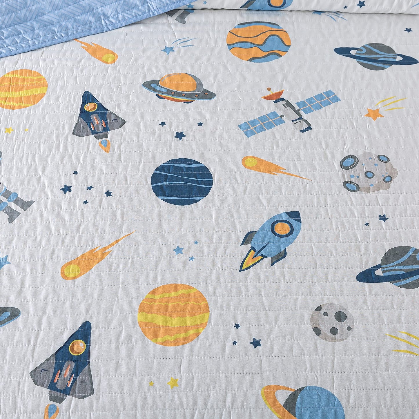 Soul & Lane Space Adventure Quilt Set - Twin Size with 1 Sham, Rocket and Planet Galaxy Themed Bedding, Solar System and Astronaut Design, Outer Space Quilted Bedspread for Kids
