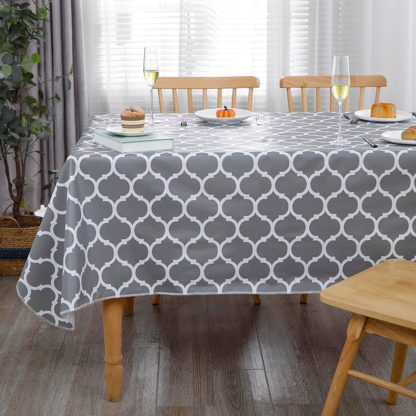 Heavy Duty Vinyl Tablecloth with Flannel Backing Waterproof Oil-Proof Plastic Table Cloth Stain-Resistant Wipeable Rectangle or Square Table Cover for Indoor and Outdoor (Quatrefoil,52x70 Inch)