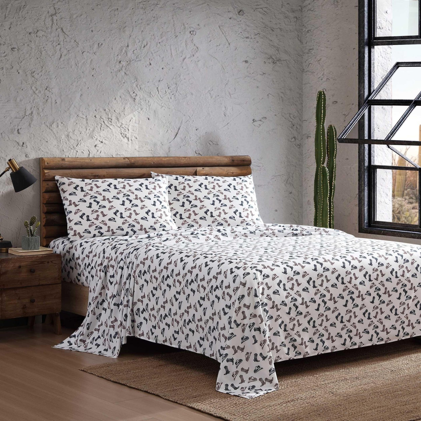 Wrangler - Queen Size Sheet Set, Ultra-Soft & Wrinkle-Resistant Bedding for Year Round Comfort, Deep Pockets, Bed Sheets with Matching Fitted Sheet & Pillowcases (Boots N Hats Black)