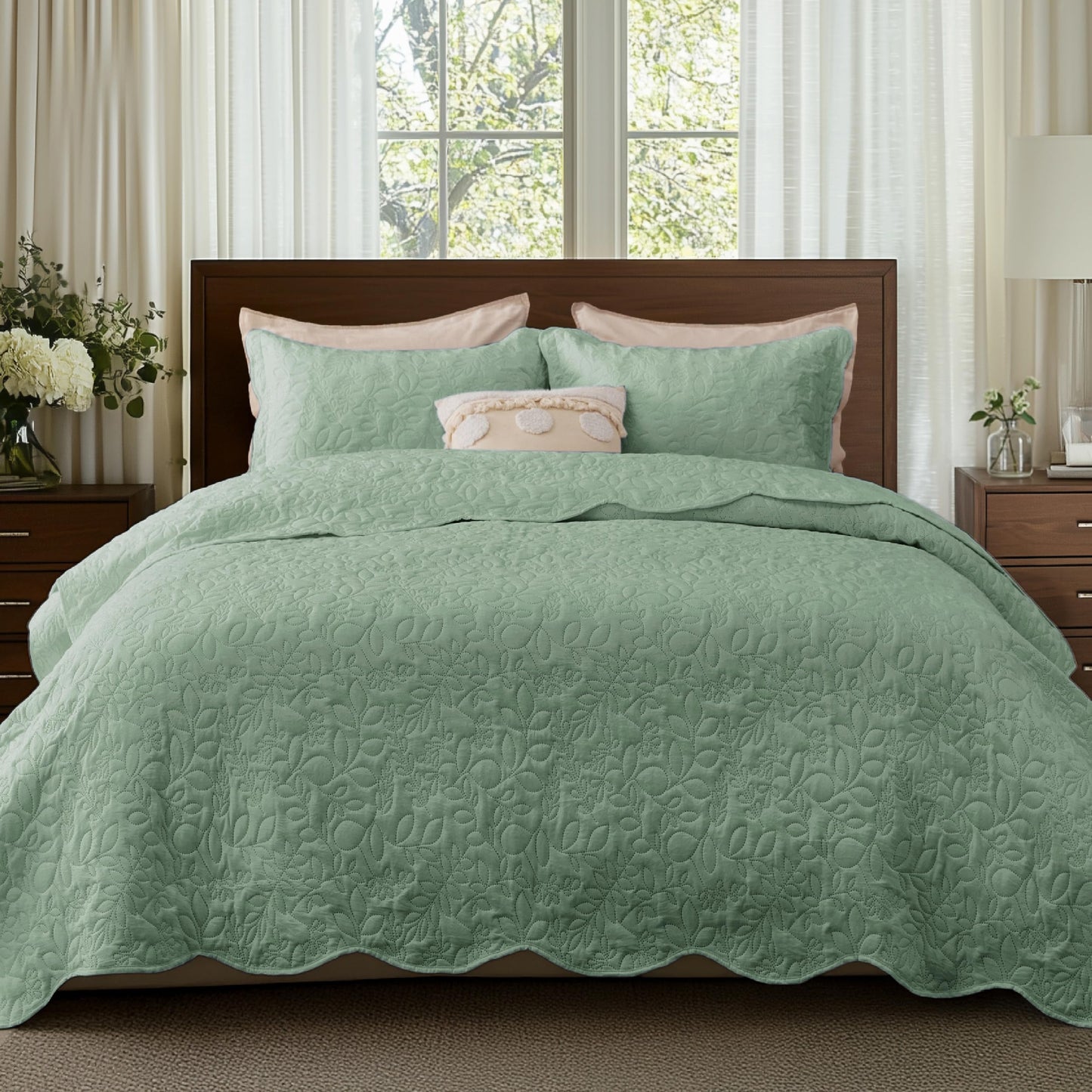 Bedsure Quilt King Size - Ultra Soft Pre-Washed Cloud-Like Bedding, All-Season Lightweight Comforter for Country Bedroom, Leaf Design Coverlet in Sage Green, 106 x 96 Inches