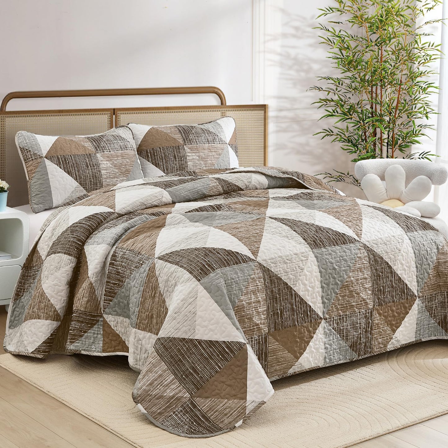 Dintszyayue Quilt Queen Size Brown, 3 Pieces Patchwork Bedspread Bedding for Queen Size Bed, Soft Lightweight Microfiber Geometric Coverlet Set for All Season Quilt with 2 Pillowcases
