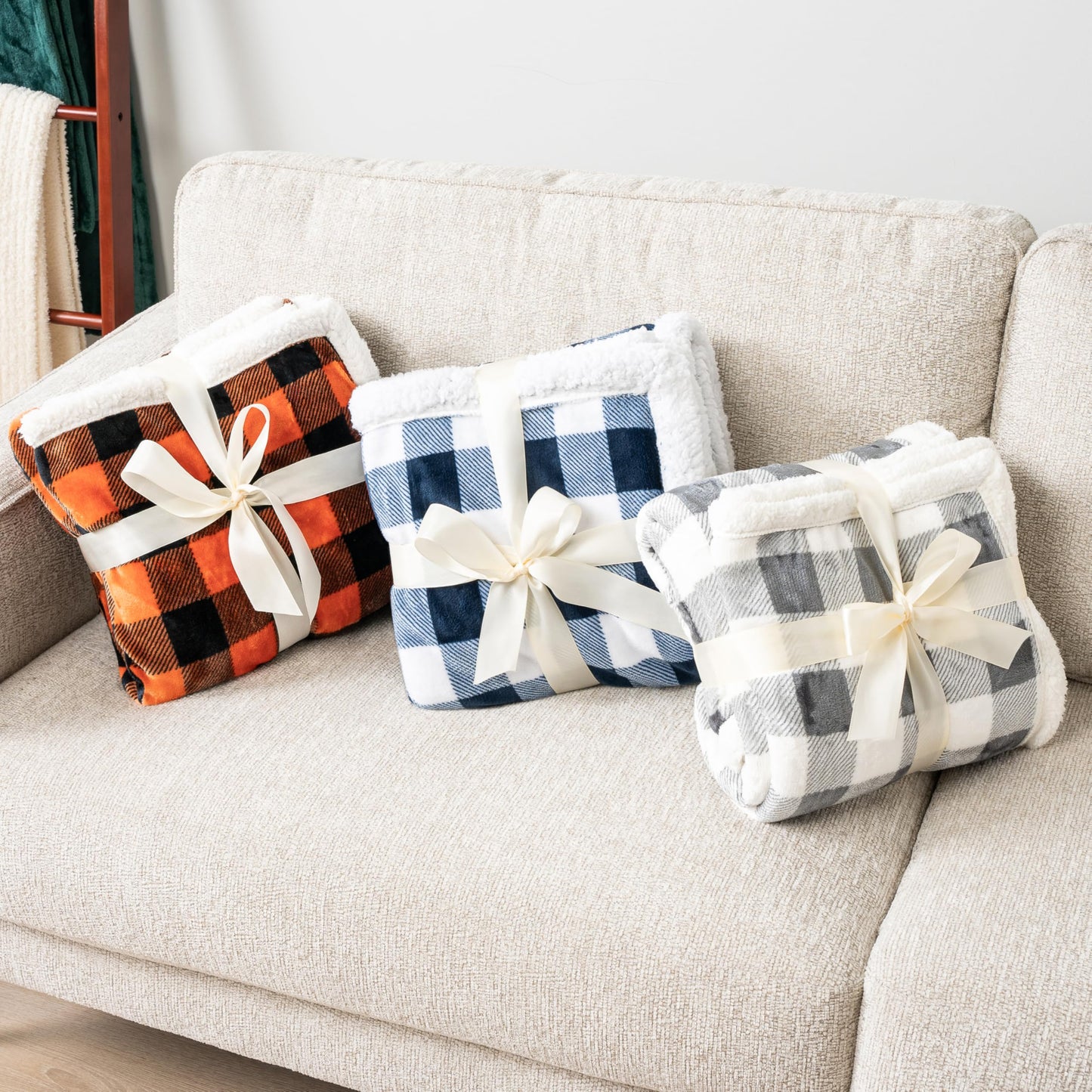 PAVILIA Navy Blue and White Buffalo Plaid Sherpa Throw Blanket for Couch, Plush Checkered Fleece Blanket and Throws, Soft Fuzzy Flannel Blanket for Sofa Bed, Warm Cozy Winter Blanket Gift, 50x60