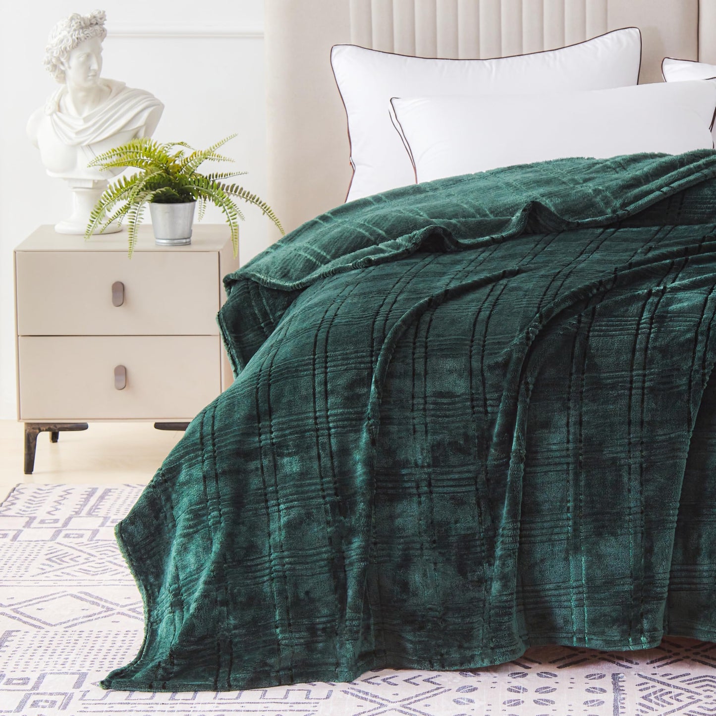 Serenhom Soft Cozy Plaid Fleece Twin Siz Blanket, 60x80 Inches – 3D Jacquard Diamond Design, Lightweight Blanket for Couch, Sofa, Camping & Travel, Forest Green