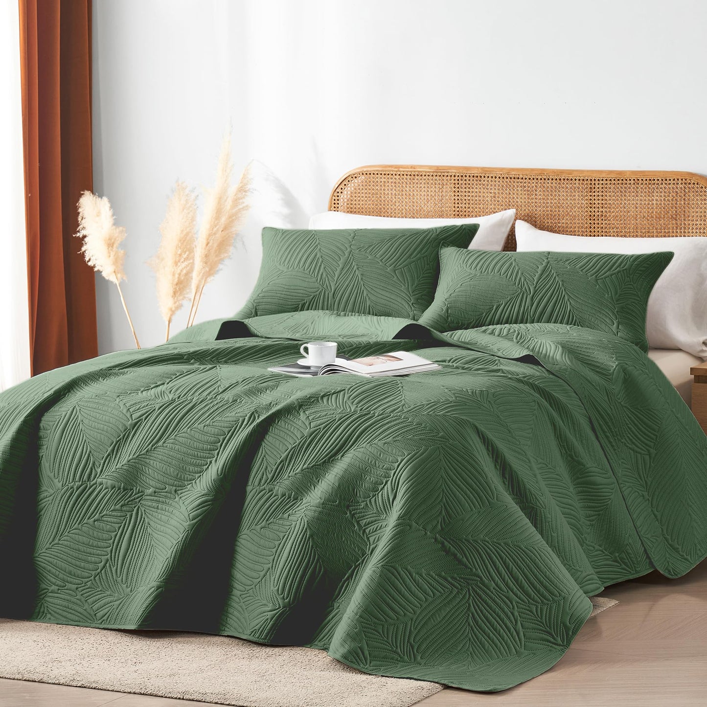 OARAGE Queen Quilt Bedding Set Soft Lightweight Olive Green Bedspread with Leaf Pattern,Ultrasonic Microfiber Bed Coverlet Full Size for All Season (1 Quilt, 2 Shams)