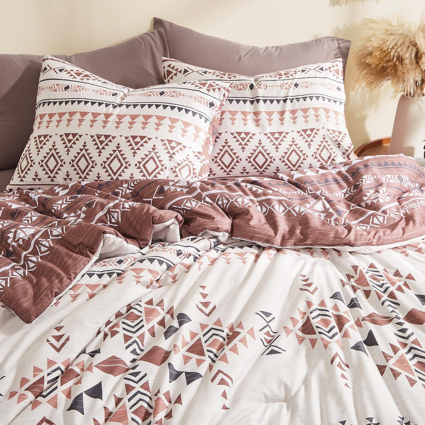 Geniospin Queen Comforter Set - 7 Pieces Reversible Bedding Set, Boho Bed in A Bag, Lightweight Soft Aztec Bedding, All Season Bed Comforter Set with Sheets, Pillowcases & Shams