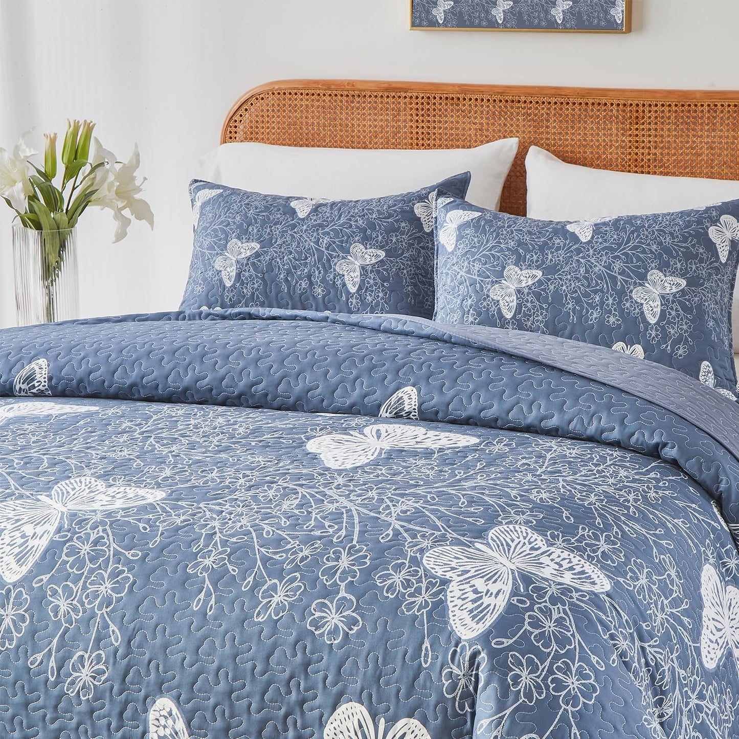 Yogeneg Full Queen Size Quilt Set,White Butterfly Botanical Pattern Blush Grey Bedding Set,3 Piece Lightweight Soft Summer Bedspread Coverlet with 2 PIillow Sham for All Season(Butterfly,90"x96")
