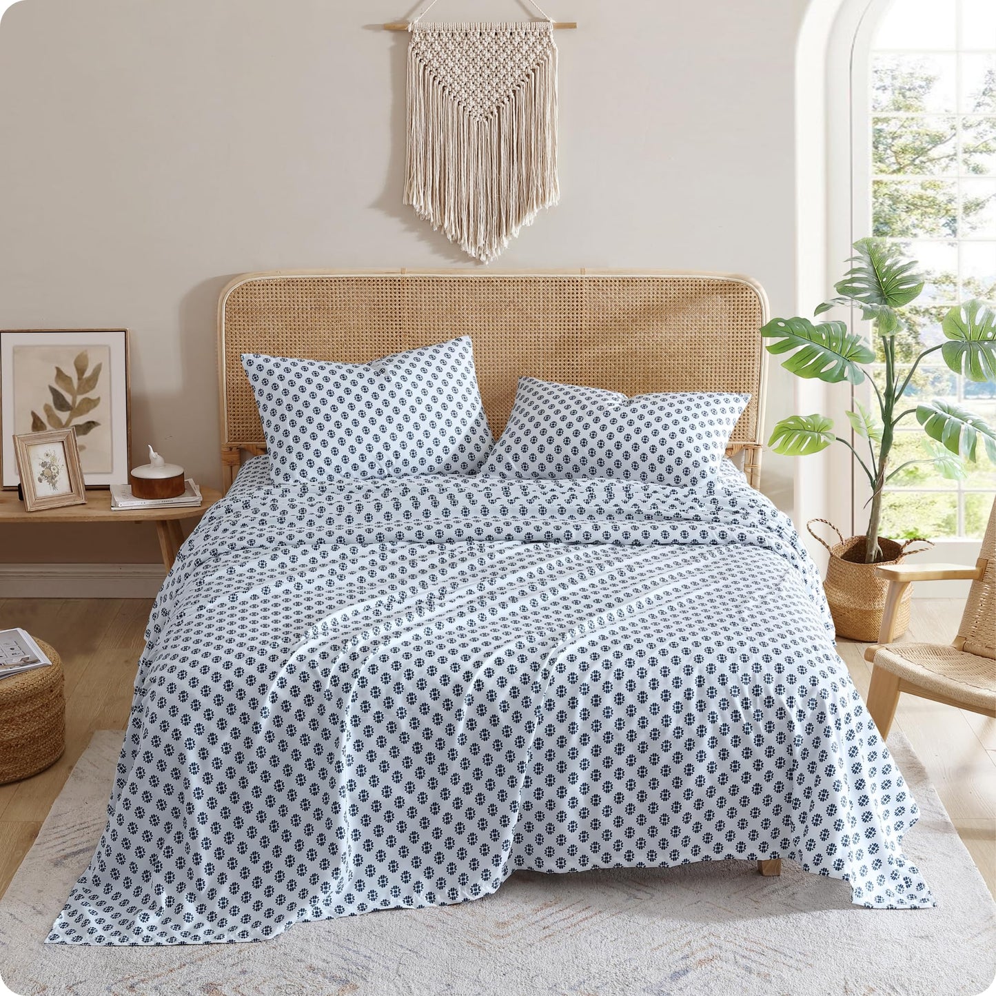 Indigo Ink Queen Size 4-Piece Sheet Set - Fitted & Flat Sheets & Pillowcases, Medallion Pattern, Soft & Breathable, Durable, Wrinkle Resistant Fabric, Deep Pocket Sheets, Panther Collection Blue