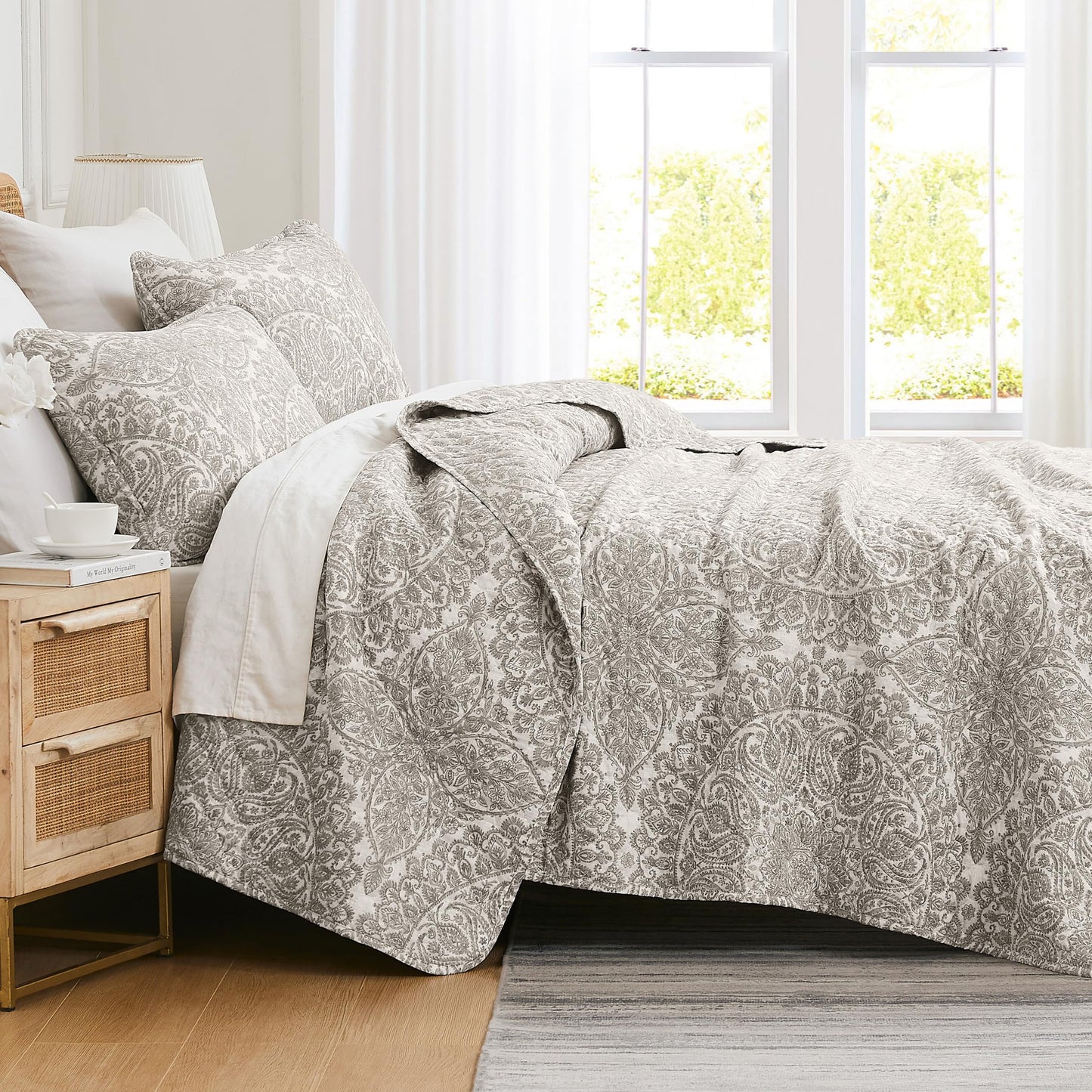 Southshore Fine Living, Inc. Ashanti Collection Oversized King Quilt Bedding Set, Soft Fabric, Lightweight Bedspread 3-Piece, Two Matching Shams (108 in Wide x 98 in Long), Cal/King Quilt Sets, Bone
