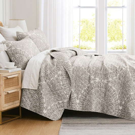 Southshore Fine Living, Inc. Ashanti Collection Oversized King Quilt Bedding Set, Soft Fabric, Lightweight Bedspread 3-Piece, Two Matching Shams (108 in Wide x 98 in Long), Cal/King Quilt Sets, Bone