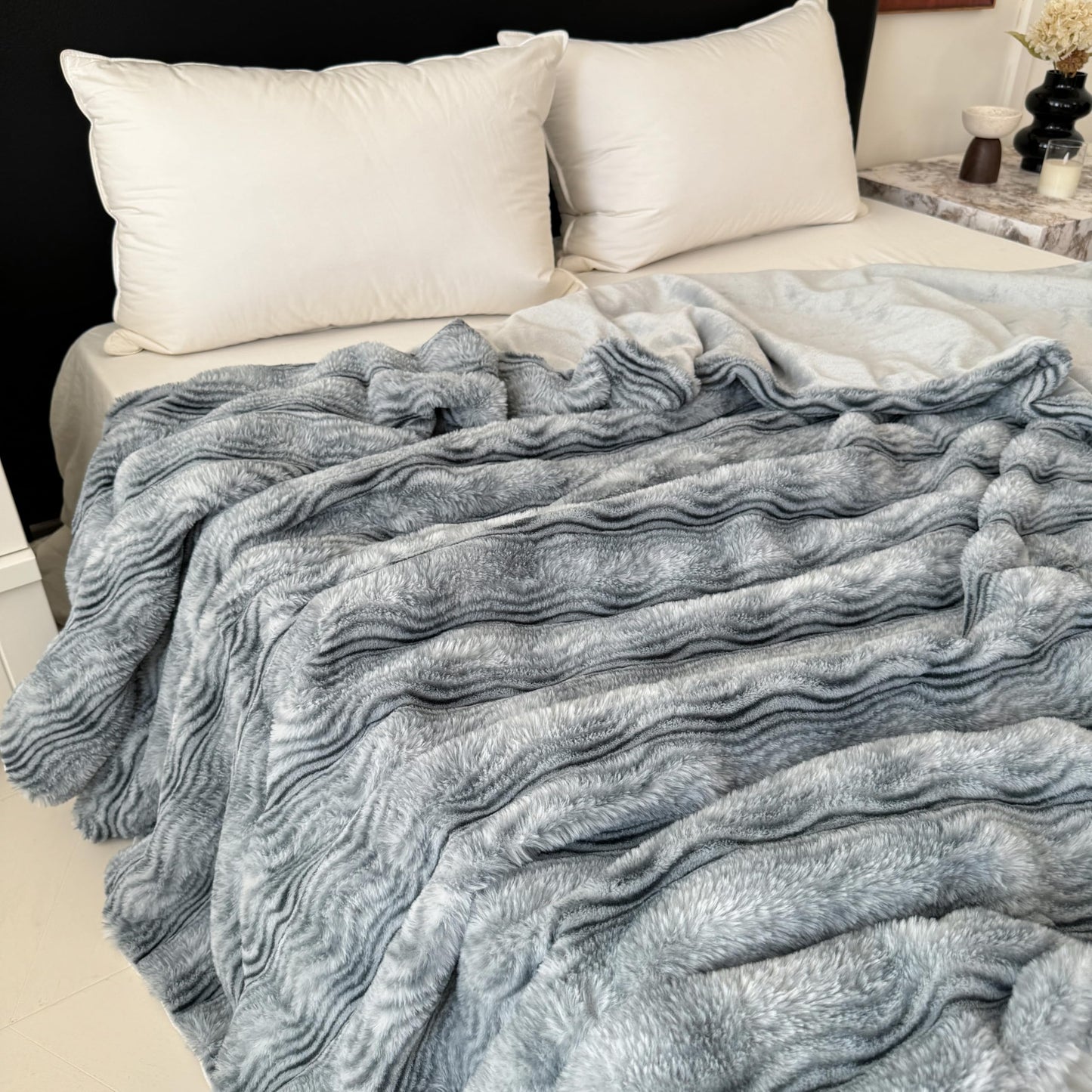 Luxury Wave-Textured Faux Fur Throw Blanket for Couch, Fuzzy Soft Plush Thick Bubble Blanket for Sofa Bedroom Living Room, 50 * 60 Inches