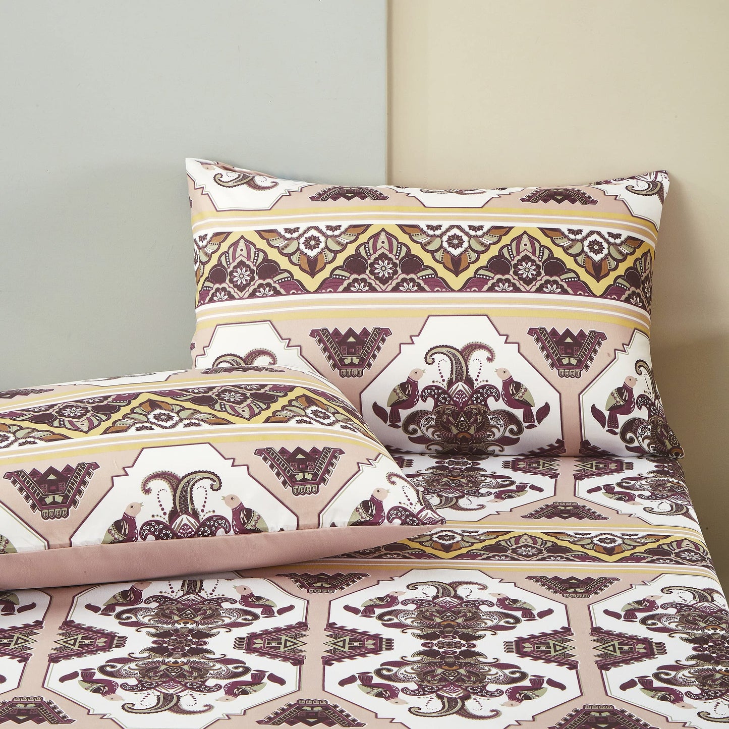 DaDa Bedding Farmhouse Bohemian Fitted Sheet - w/Pillow Cases Tribal Persian Filigree Majestic Rustic Kilim Traditional Design Intricate Ornate Vintage Pink Brown - Twin - 2-Pieces