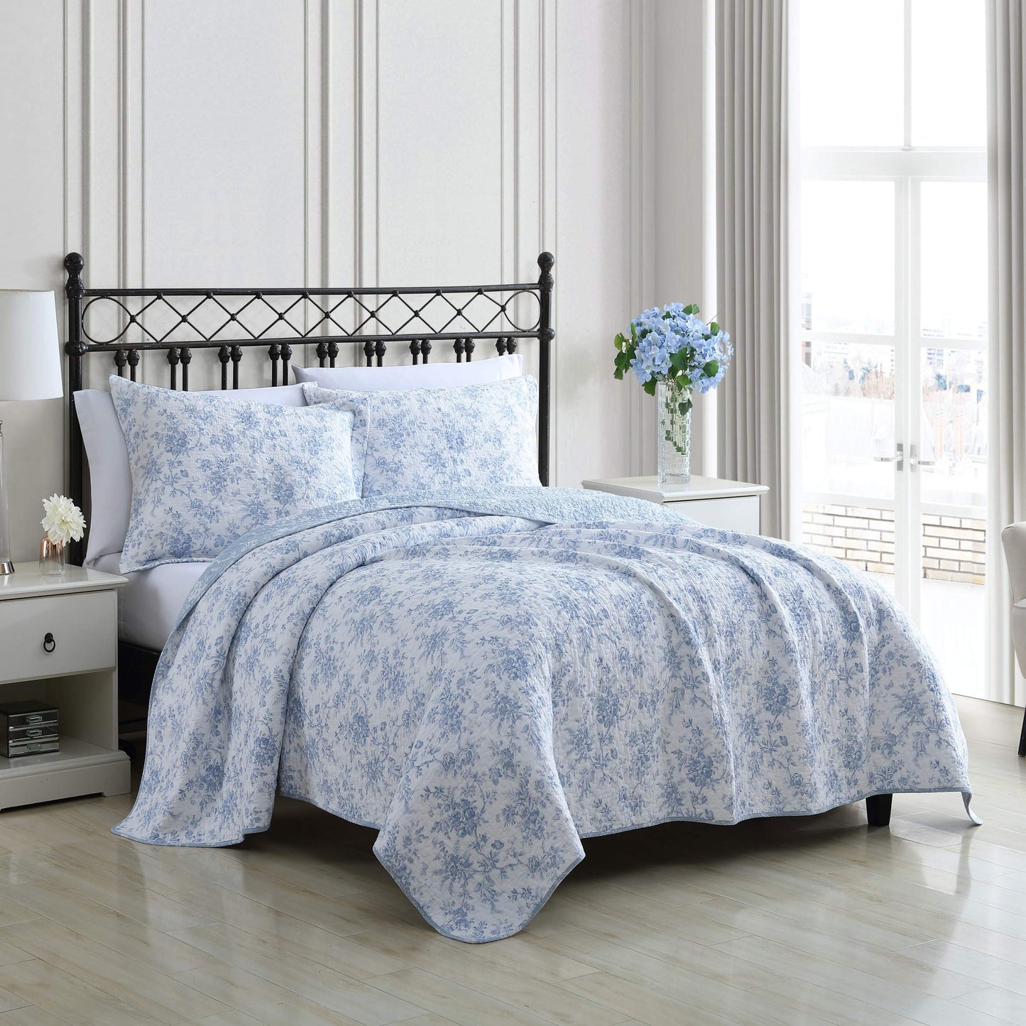 Laura Ashley - Twin Quilt Set, Soft Cotton Bedding with Matching Sham, Reversible Floral Toile Design, Floral Room Decor, Lightweight for Year-Round Layering (Walled Garden Blue)