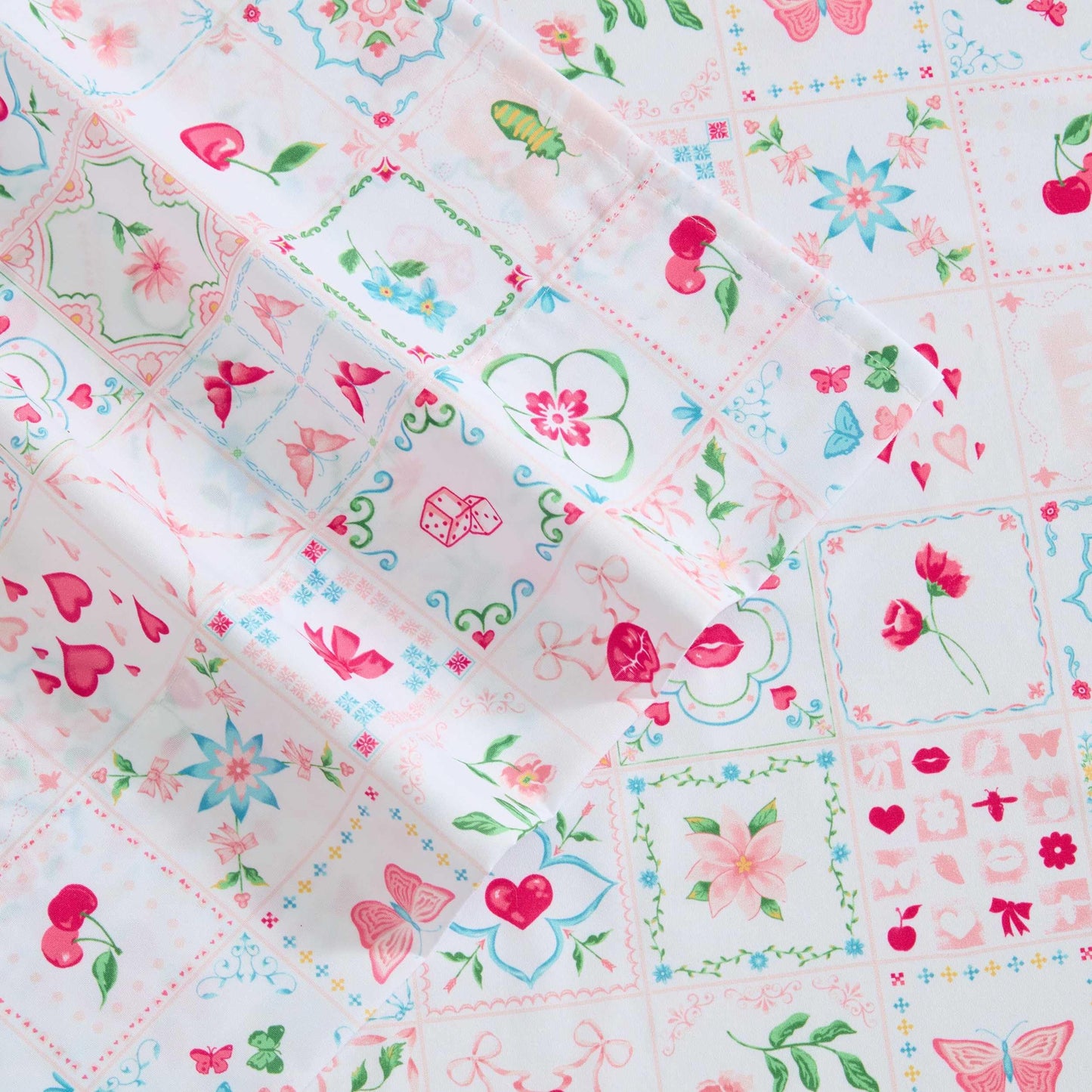 Betsey Johnson - Queen Size Sheet Set, Nerdy Teddies Print Microfiber Bedding with Deep Pocket Fitted Sheet, Bed Sheets with Matching Pillowcases, Pretty Tiles Pink