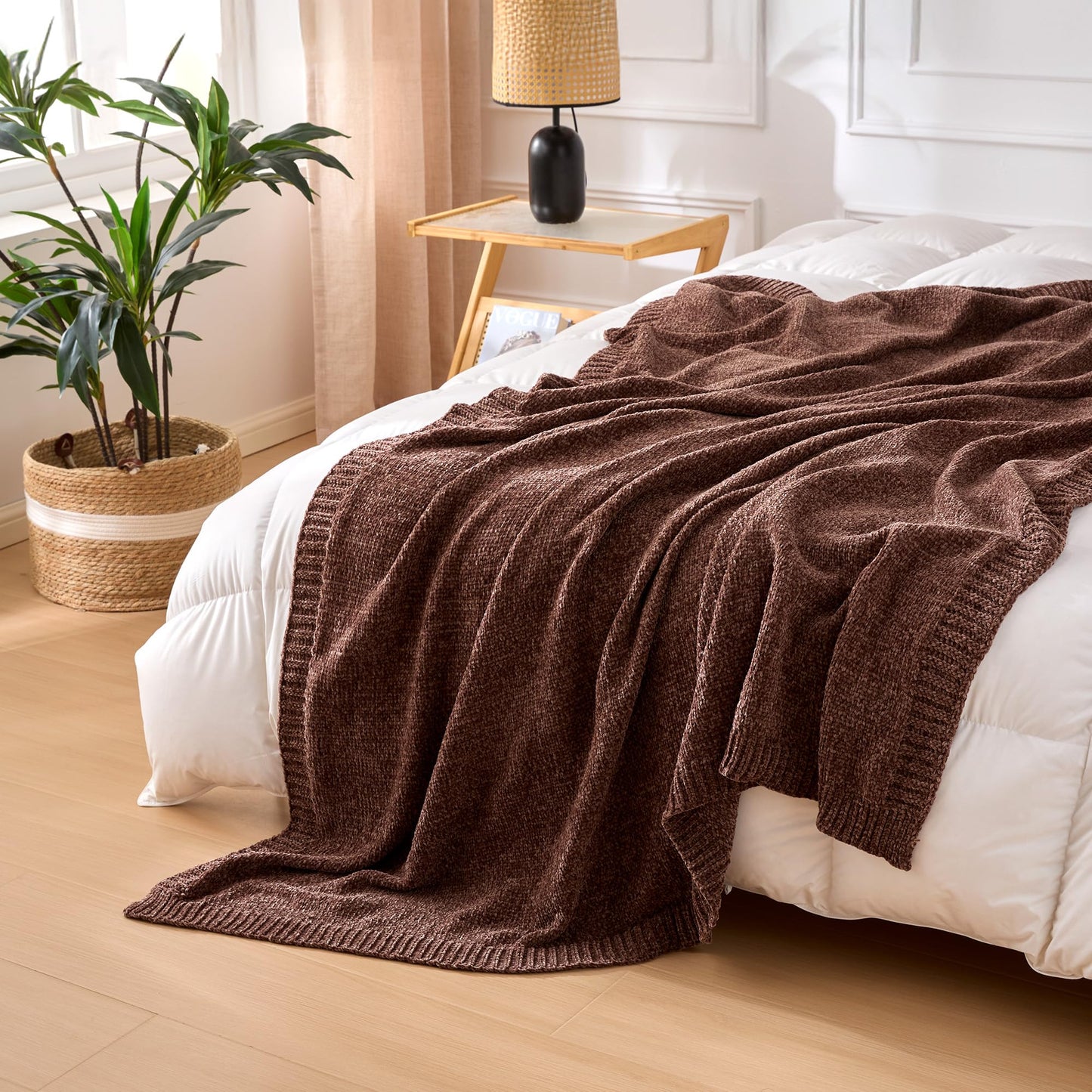 Amazon Basics Chunky Chenille Knit Throw Blanket for Couch, Bed and Sofa, Soft and Warm Lightweight Jersey, 50"×60", Brown