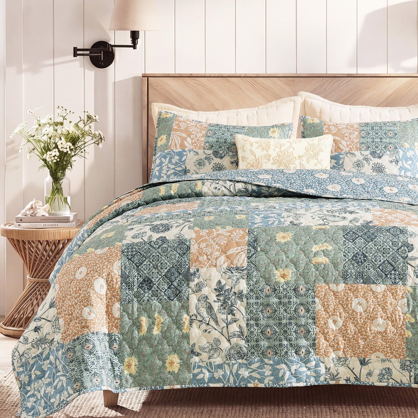BLOOMHAVEN Quilt Set Queen Size, Patchwork Green Floral Quilt Sets, Reversible Bedspread Lightweight and Breathable for All Seasons, Soft Quilted Bedspread with 2 Pillow Shams