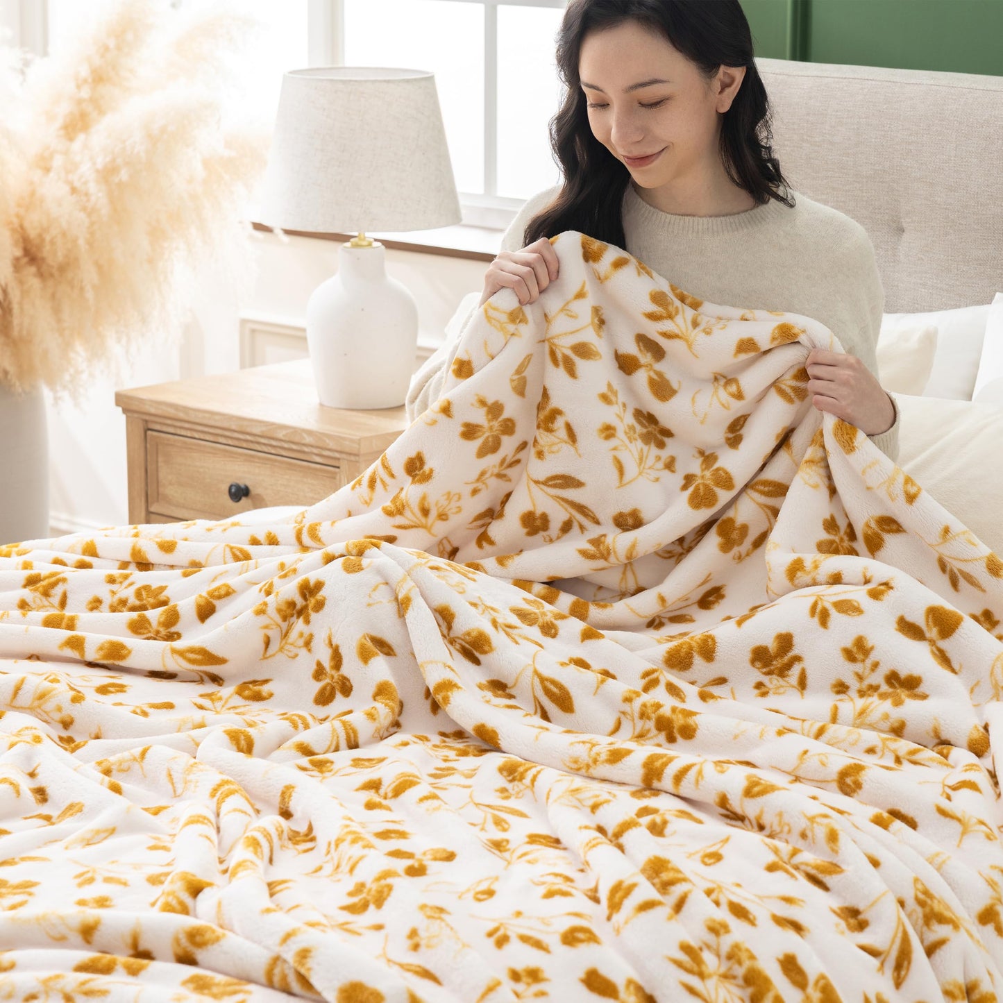 Sushing Printed Micorfiber Fleece Blanket, Heavyweight Warm Plush Blanket, Room Home Decor for Couch Bed Sofa, 70in x 90in, Golden Buttercup