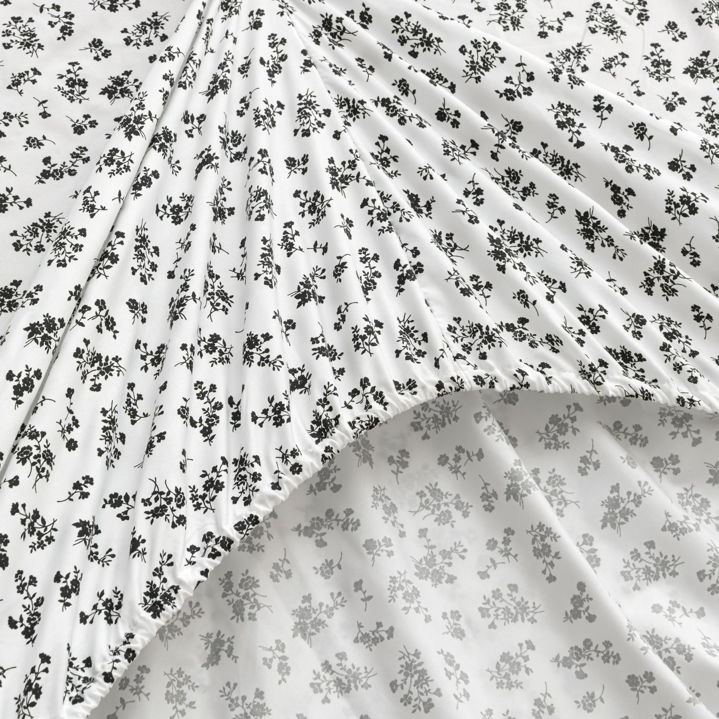 Spirit Linen home 6-Piece King Size Bed Sheet Set - Deep Pocket, Floral Pattern, Soft and Breathable Bed Sheets, Microfiber Material, Includes 1 Fitted, 1 Flat, 4 Pillowcases - Black Ditsy Floral