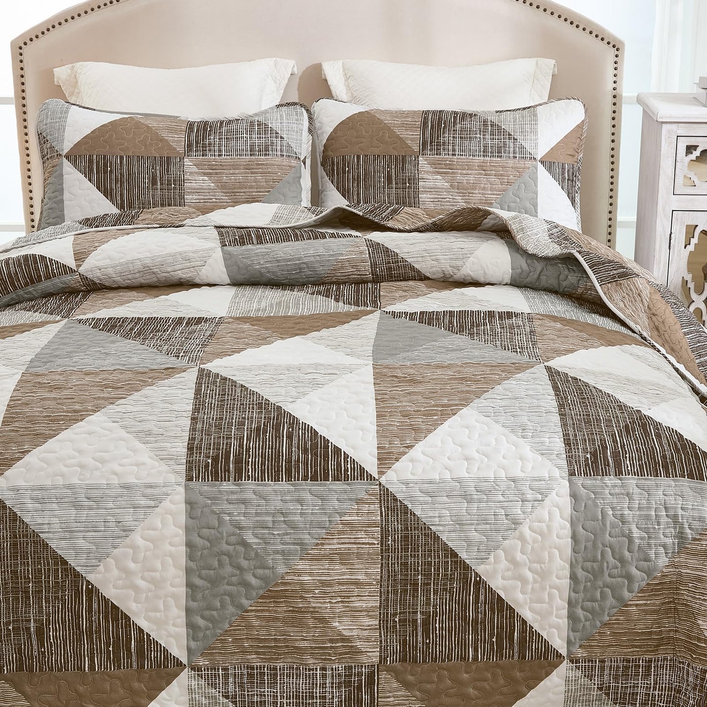 Dintszyayue Quilt Queen Size Brown, 3 Pieces Patchwork Bedspread Bedding for Queen Size Bed, Soft Lightweight Microfiber Geometric Coverlet Set for All Season Quilt with 2 Pillowcases