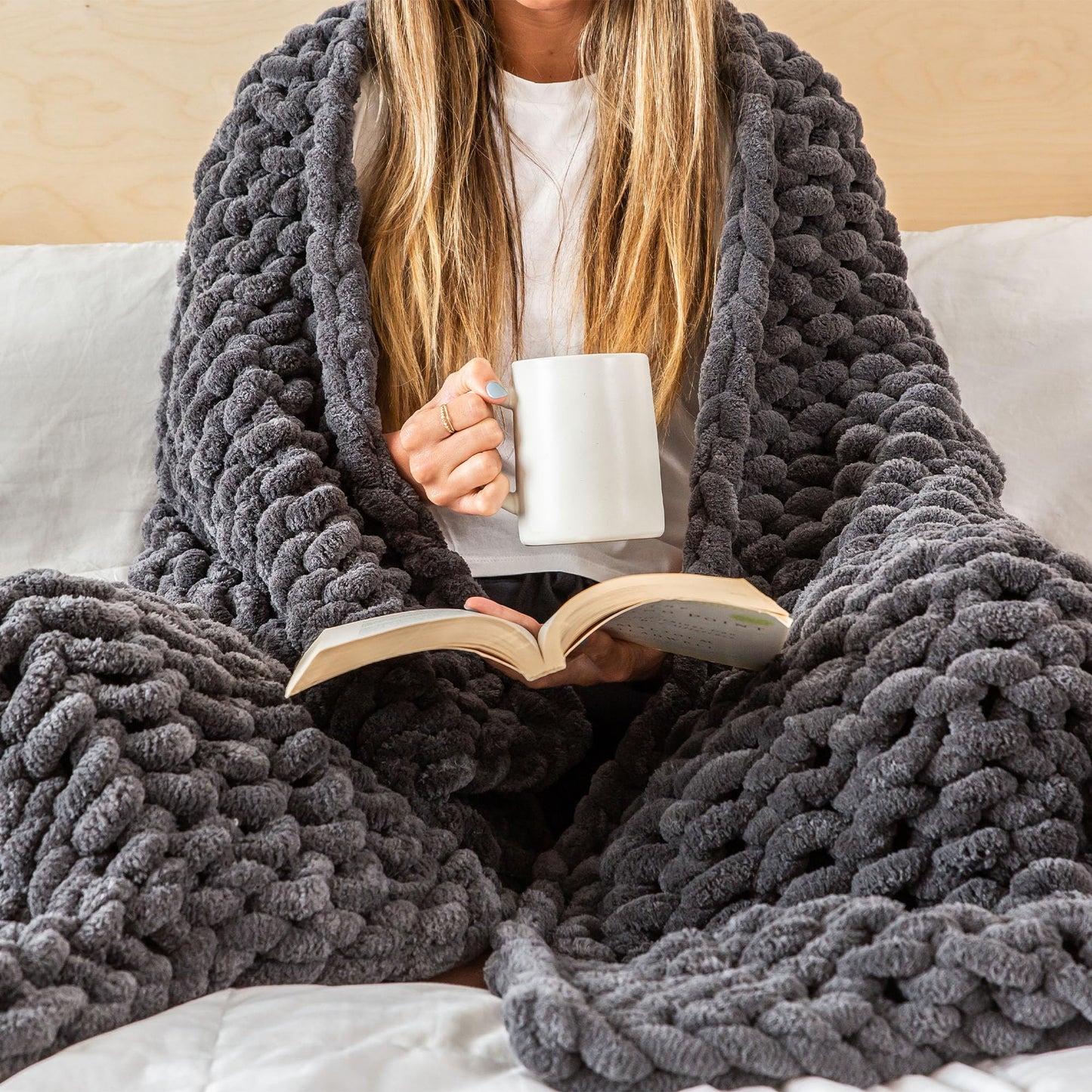SAMIAH LUXE Chunky Knit Throw Blanket 50x70, Graphite Gray Chenille Throw Blanket for Couch Bed Sofa, Soft Fluffy Cable Knit Blanket, Oeko-TEX Certified, Machine Washable