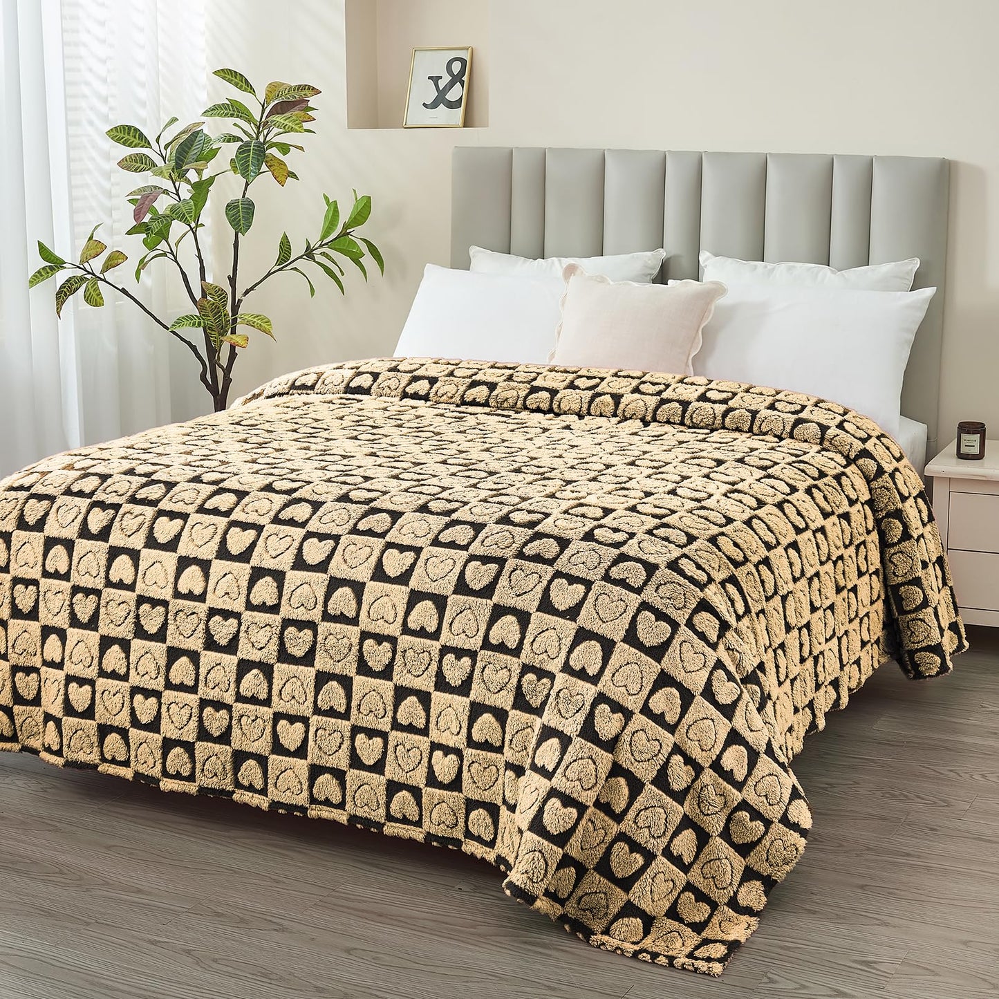 FY FIBER HOUSE Throw Blankets with Heart Checkered,Soft Warm Blankets for Lover Mom Father Gifts,Washable Lightweight Fuzzy Blanket for Couch Sofa Bed Office All Season(Black Brown,60"x80")