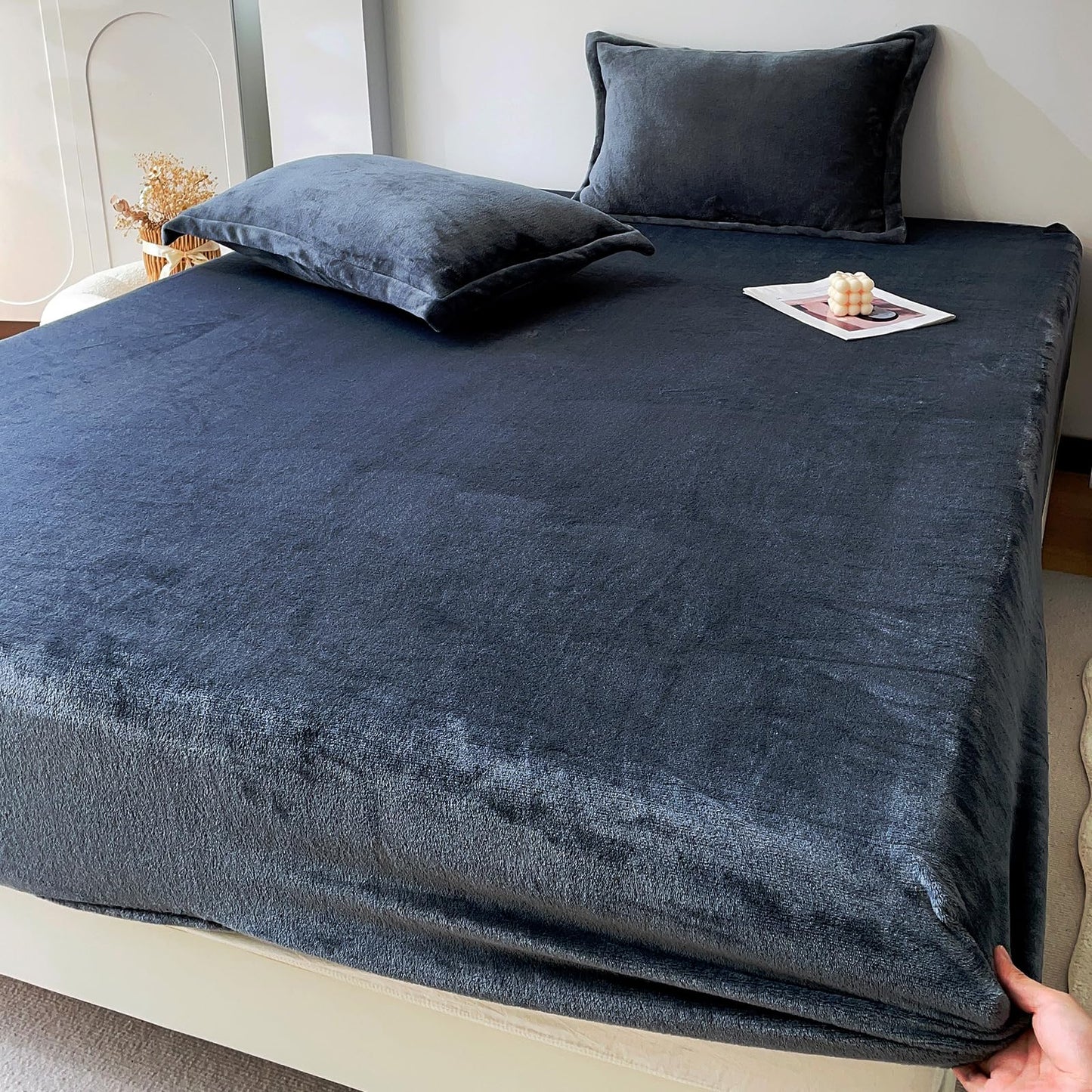 MorroMorn Luxury Plush Fleece Fitted Sheet Sets with 20" Deep Pocket for Thick Mattresses 360° Snug Fit Non-Slip, Ultra Soft 3-Piece Bedding Set Cozy Warm for Cold Sleepers (Dark Grey, Twin)