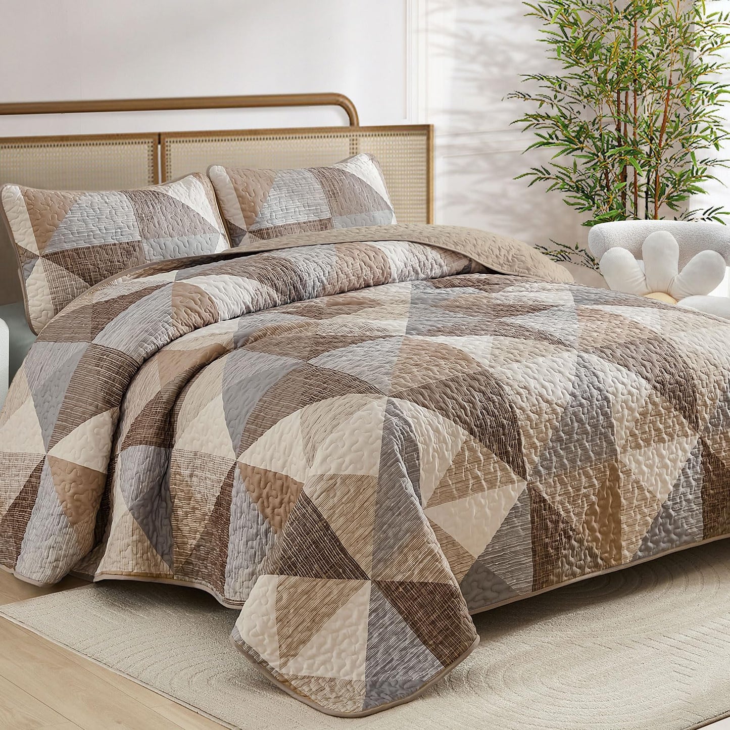 Dintszyayue Dark Brown Quilt Queen Size, 3 Pieces Tan Patchwork Bedspread Bedding, Soft Lightweight Microfiber Geometric Coverlet Set for All Spring Quilt with 2 Pillowcases90 x96