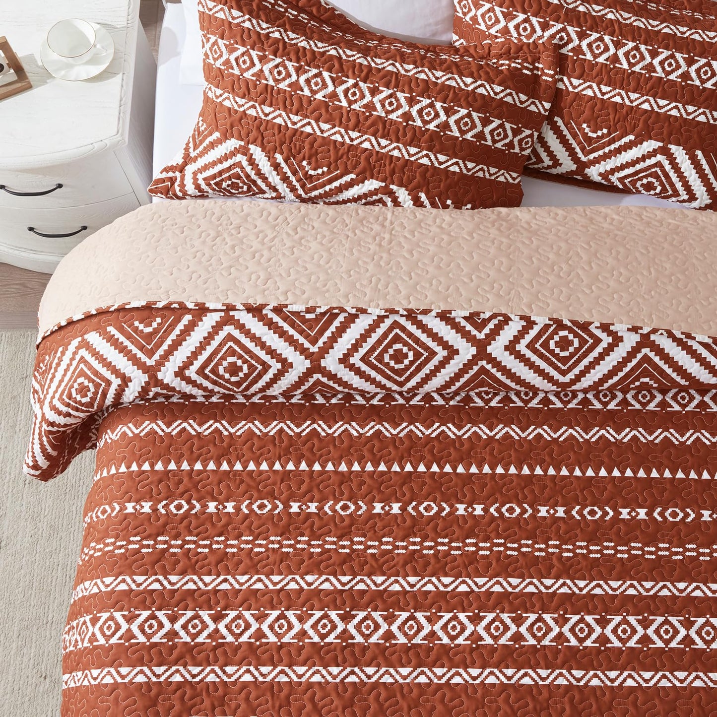 LEAONME 3 Pieces King Size Burnt Orange Rust Quilt Set with Checkered Pattern Lightweight Oversized Bedspread 98''x106'' Soft Coverlet Warm Bed Cover for All Seasons (1 Quilt, 2 Pillow Shams)