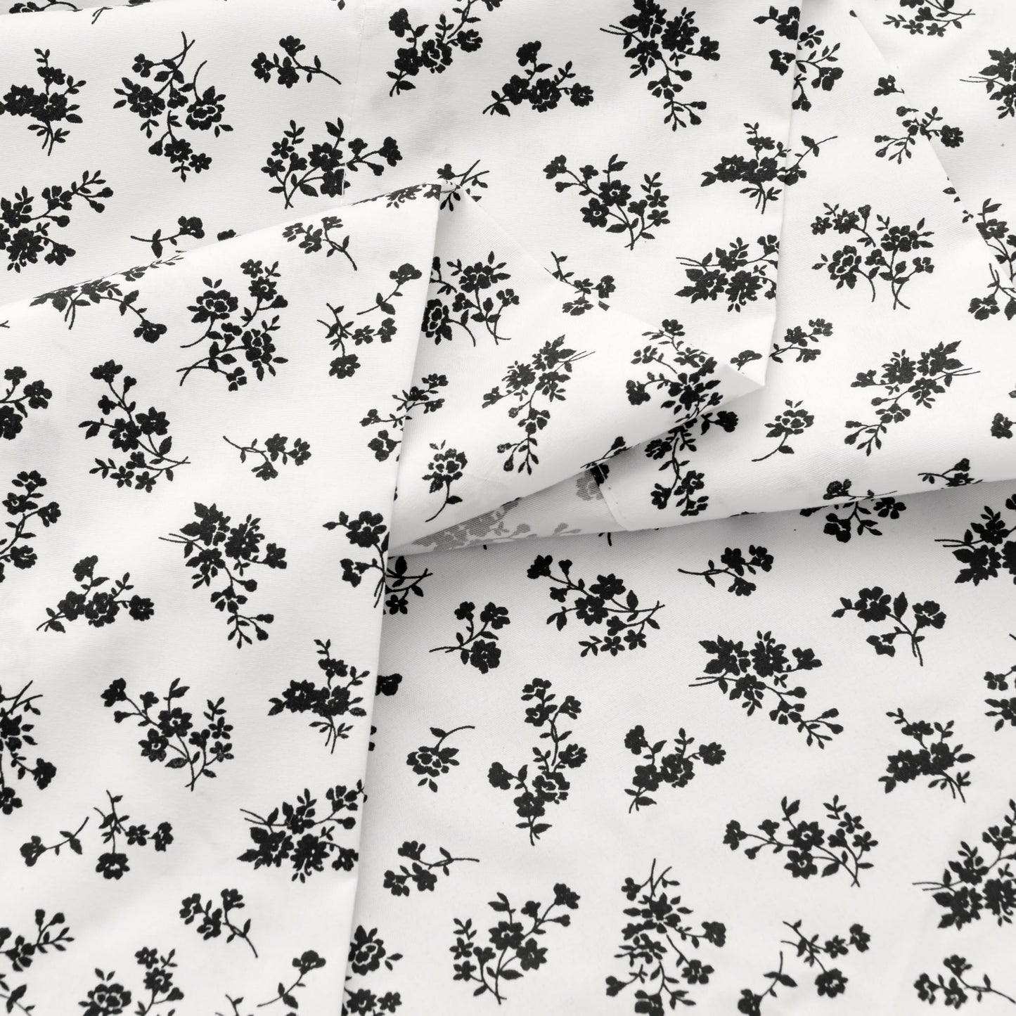 Spirit Linen home 6-Piece King Size Bed Sheet Set - Deep Pocket, Floral Pattern, Soft and Breathable Bed Sheets, Microfiber Material, Includes 1 Fitted, 1 Flat, 4 Pillowcases - Black Ditsy Floral