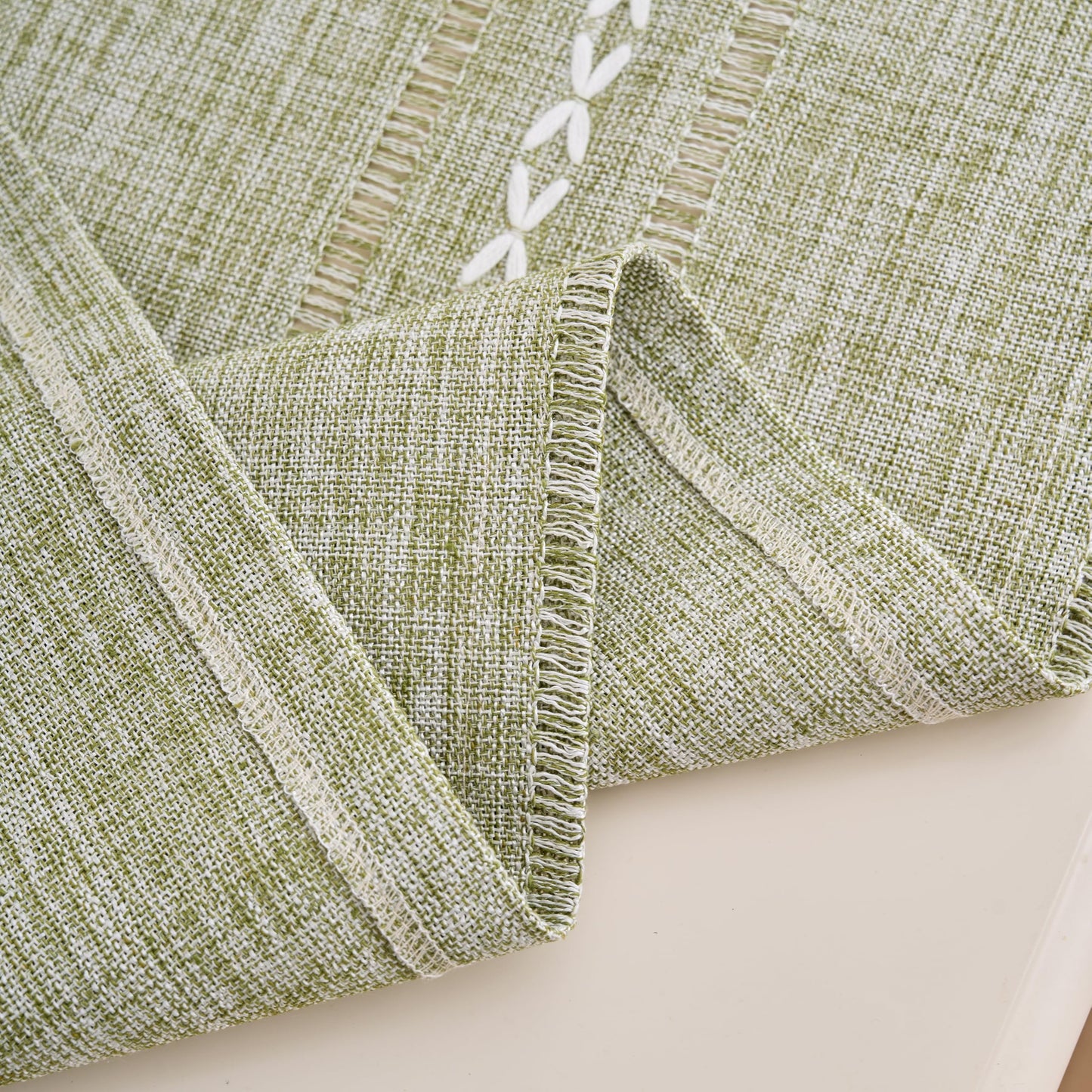 Wuluwala Small Bedside Tablecloth Nightstand Cover Cloth with Tassels Rustic Farmhouse End Table Cloth Linen Side Table Cover Suitable for Living Room Spring Summer Wedding Home Decor, Green