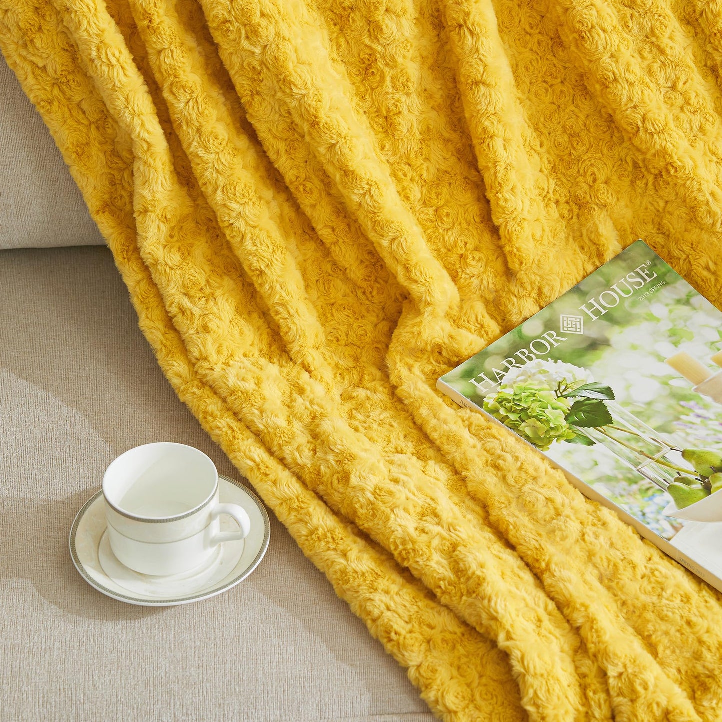 VFROO Double-Sided Faux Fur Throw Blanket, Fuzzy Soft Plush Thick Warm Fluffy Shaggy Fuzzy Blanket for Couch, Sofa, Bedroom, Luxury Blanket Valentines Day Gifts for Her, Yellow, 50"x60"