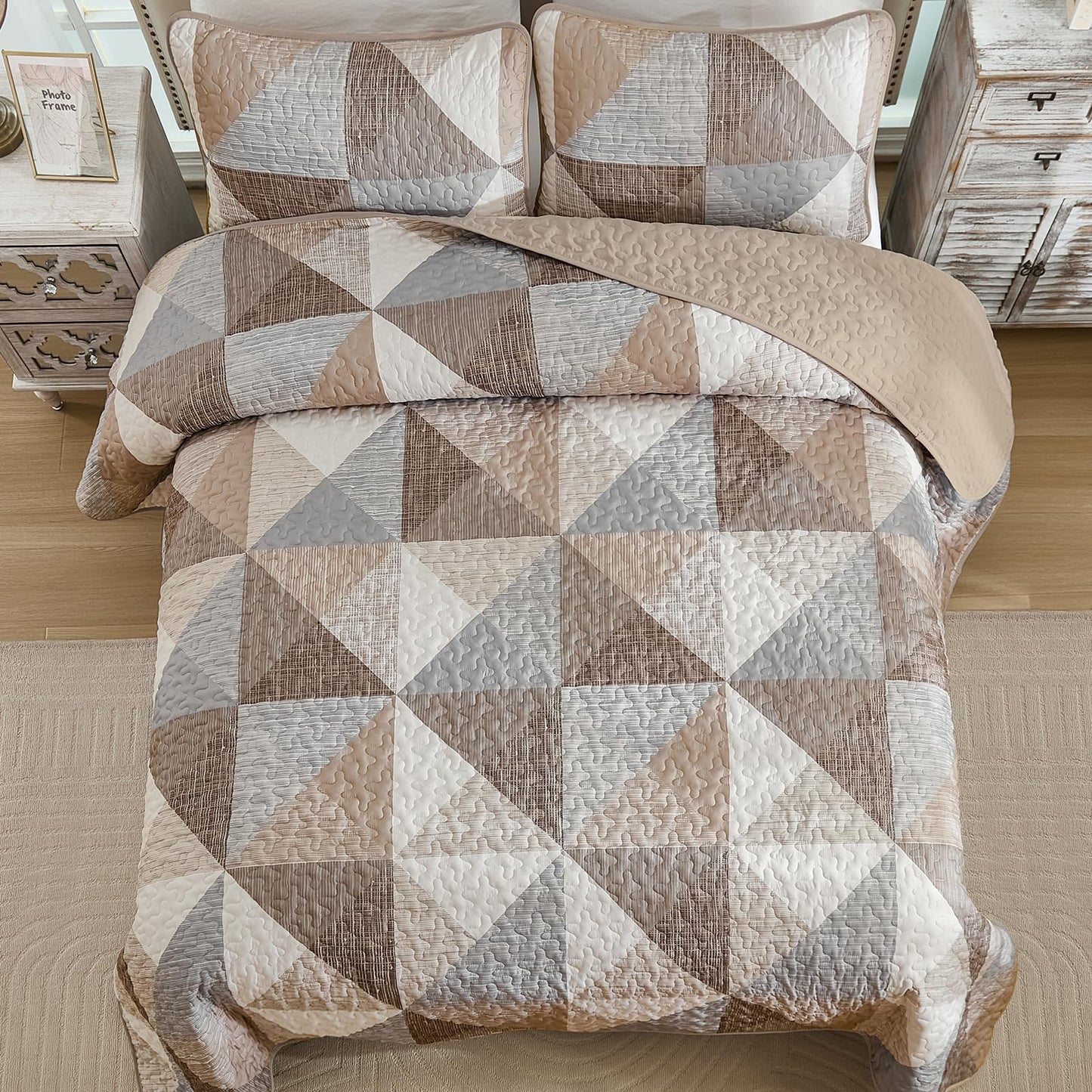 Dintszyayue Dark Brown Quilt Queen Size, 3 Pieces Tan Patchwork Bedspread Bedding, Soft Lightweight Microfiber Geometric Coverlet Set for All Spring Quilt with 2 Pillowcases90 x96