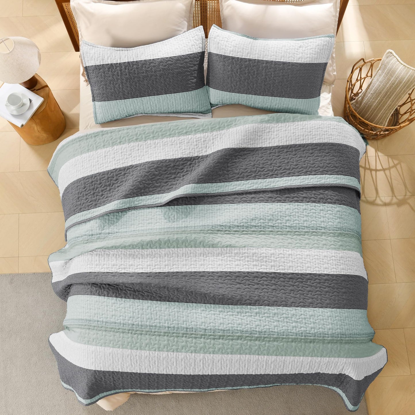 Litanika Quilt King Size Sage Green, Stripe Patchwork Summer Bedspread Coverlet 3 Pieces, Soft Lightweight Polyester Quilted Bedding Set for All Season(1 Quilt, 2 Pillowcases)
