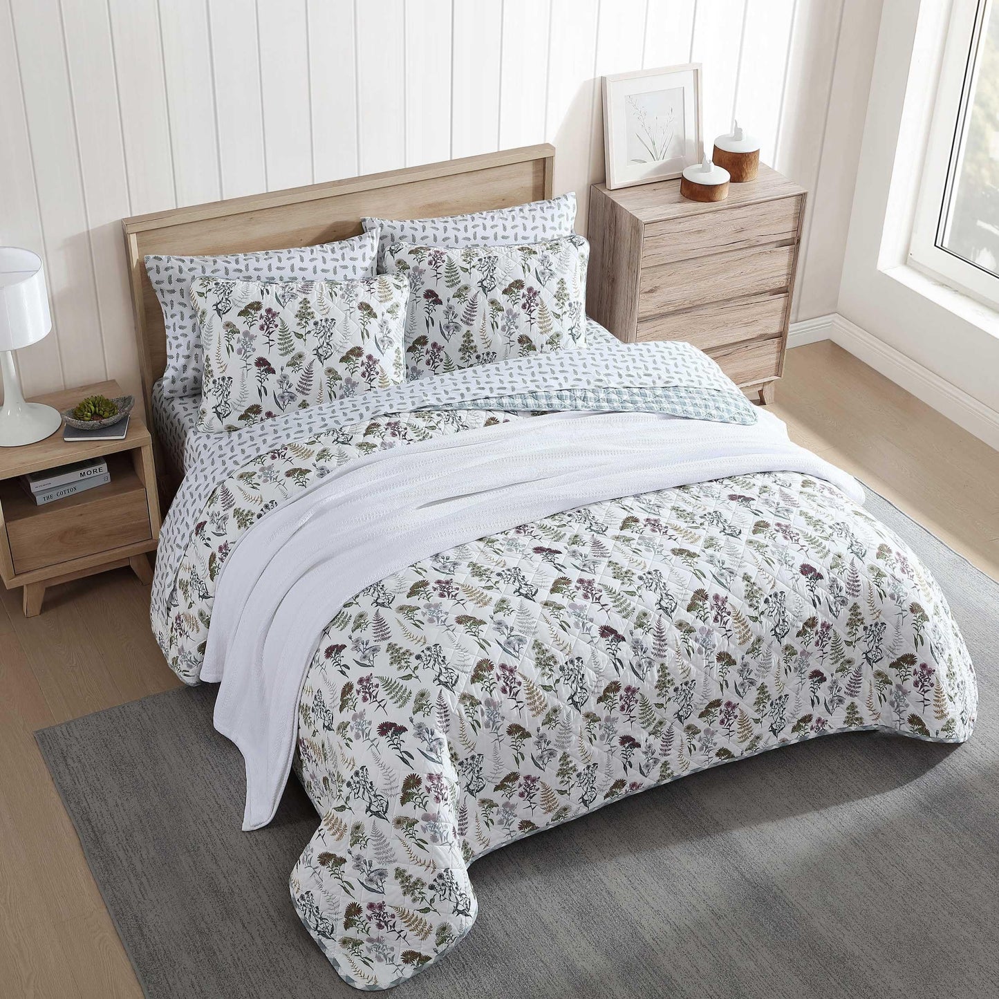 Eddie Bauer - Full/Queen Quilt Set, Reversible Cotton Bedding with Matching Shams, Classic Floral Home Decor with Plaid Reverse (Flower Field Green, Full/Queen)