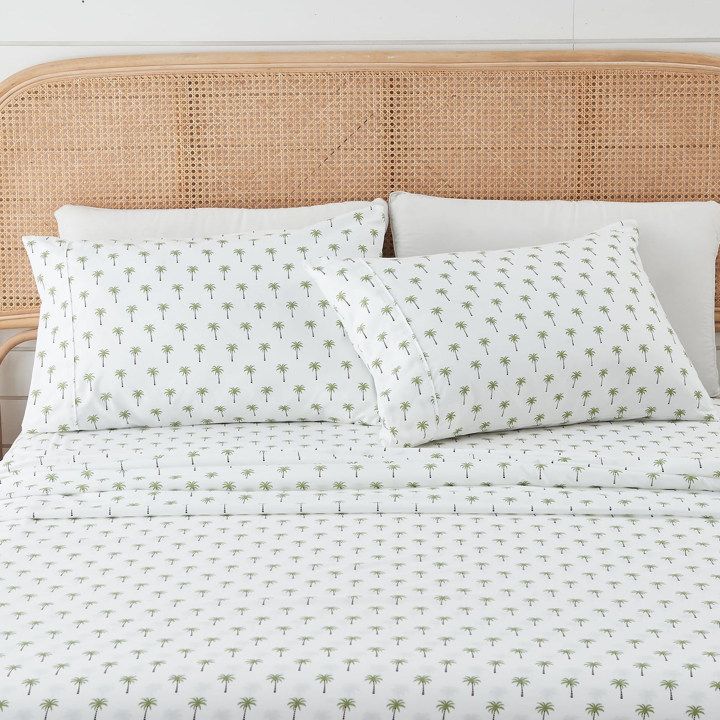 Great Bay Home Twin Coastal Microfiber Sheet Set - 3-Piece Nautical-Printed, Ultra-Soft Sheets - Beach-Themed Bedding Sheets & Pillowcases (Palm Tree)