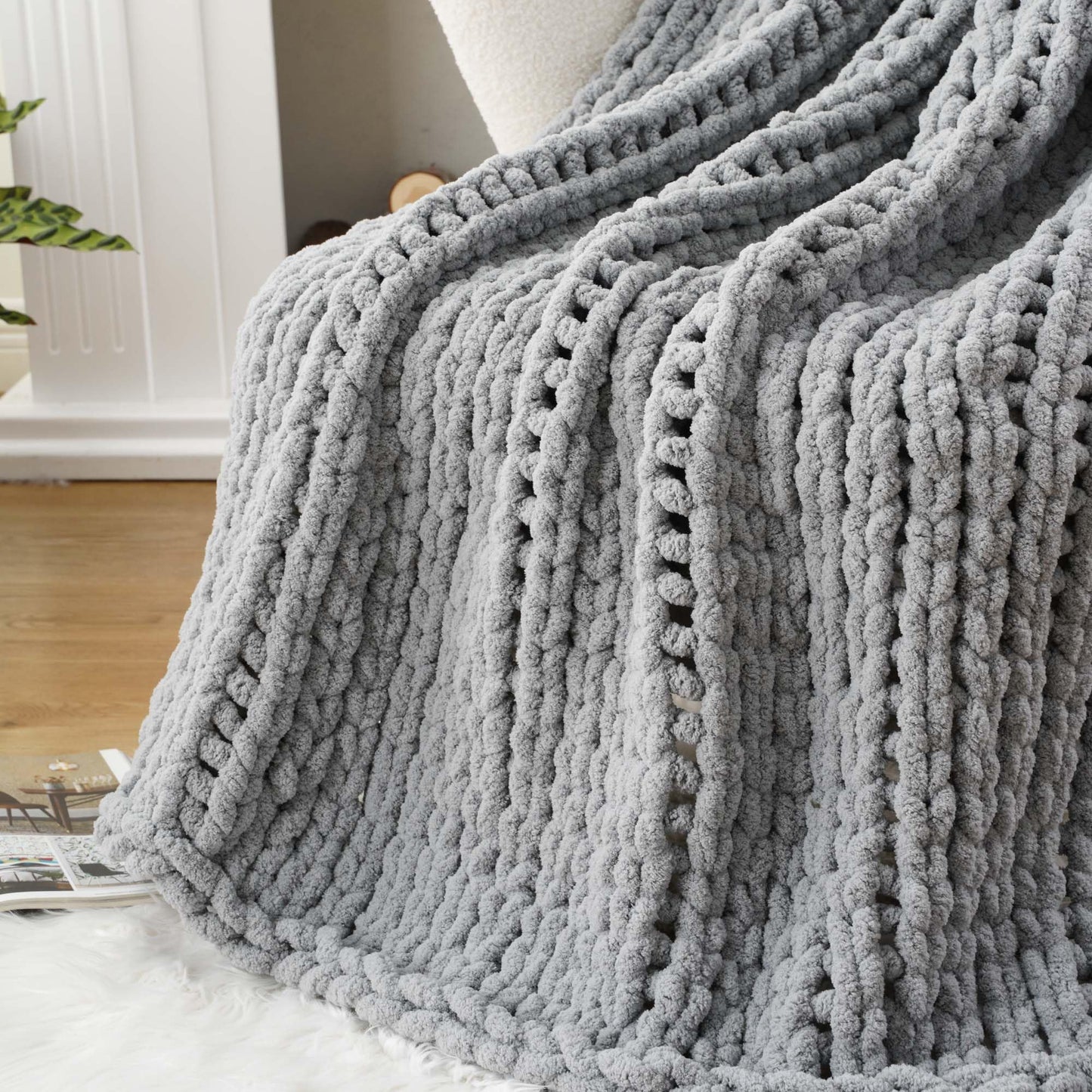 Battilo Chunky Knit Throw Blanket, Soft and Thick Chenille Throw Blanket, 50"x60" Handmade Cable Knit Crochet Blanket, Light Grey Knot Knitted Throw Blankets for Couch Sofa Bed Home Decor, Light Grey