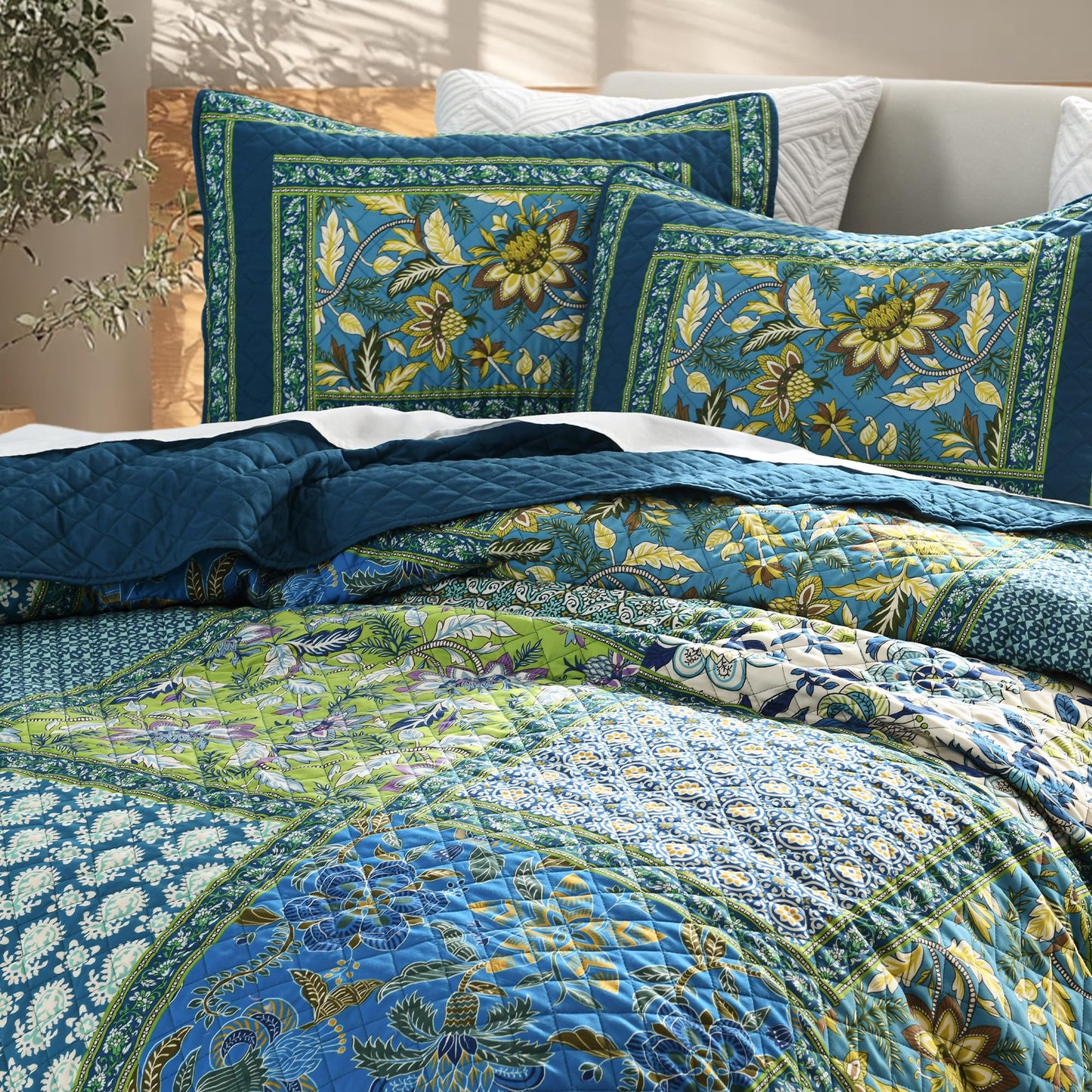 TEXSTEAD Queen Quilt Set - Washed Quilted Patchwork Comforter Coverlet, Lightweight Breathable Bedspread for All Seasons, Reversible 90"x90" with 2 Pillow Shams, Machine Washable