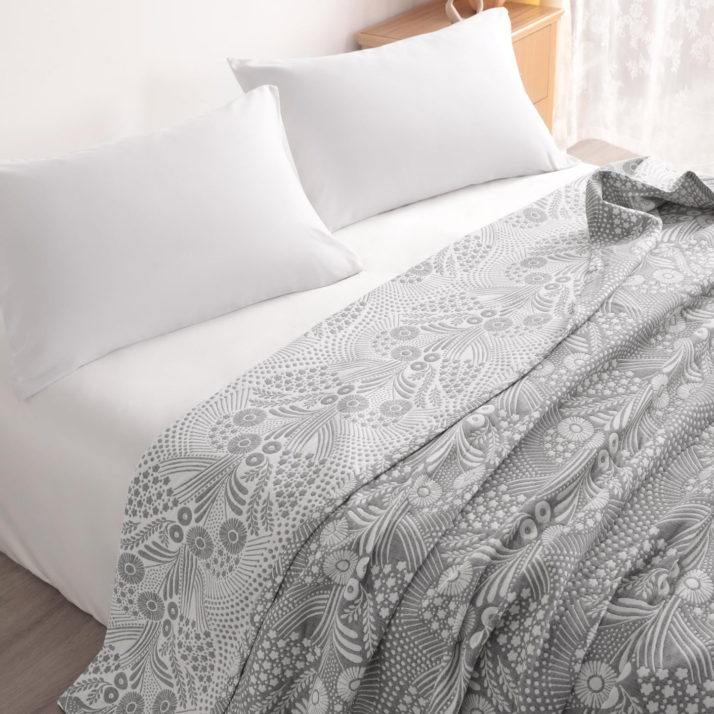 NTBAY 3 Layers Cotton Muslin 106x92 King Bed Blanket, Super Soft Breathable Thermal Yarn Dyed Quilt for Adults, Perfect Lightweight Blanket for Couch Sofa Bed All Seasons, Grey Star and Wheat