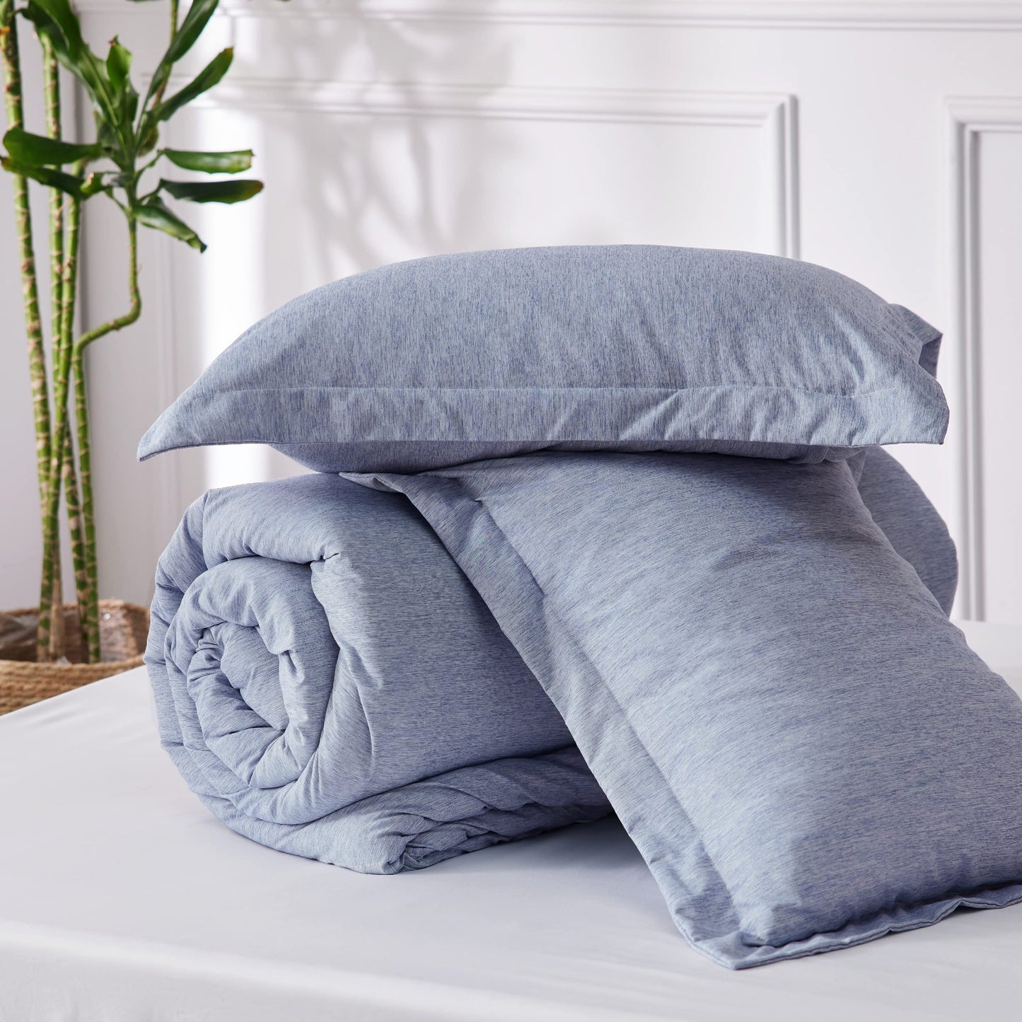 Bedsure Queen Comforter Set - Navy Blue Soft Bedding for All Seasons, Cationic Dyed Bed Set, 3 Pieces, 1 Queen Size Comforter (90"x90") and 2 Pillow Shams (20"x26"+2")