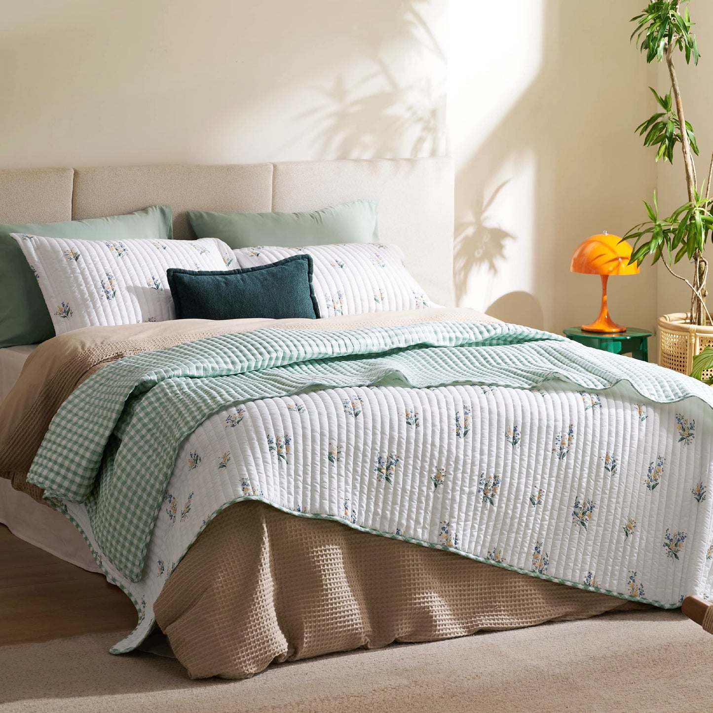 Bedsure Floral Quilt Queen Size - Reversible Botanical Floral Comforter, Spring Lightweight Bedspread Quilted Bedding, Soft Microfiber Coverlet for All Seasons (90"x96")