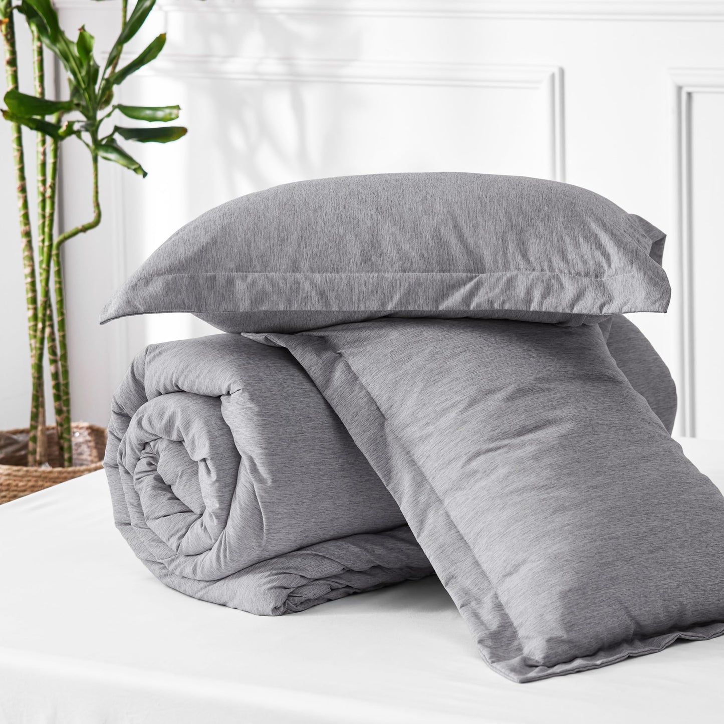 Bedsure Grey Queen Comforter Set - Soft Bedding for All Seasons, Cationic Dyed Bed Set, 3 Pieces, 1 Queen Size Comforter (90"x90") and 2 Pillow Shams (20"x26"+2")
