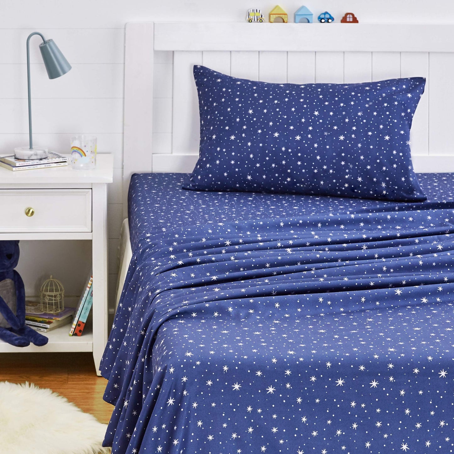 Amazon Basics Kid's Soft Easy-Wash Microfiber 3-Piece Sheet Set, Machine Washable, Twin, Navy Galaxy