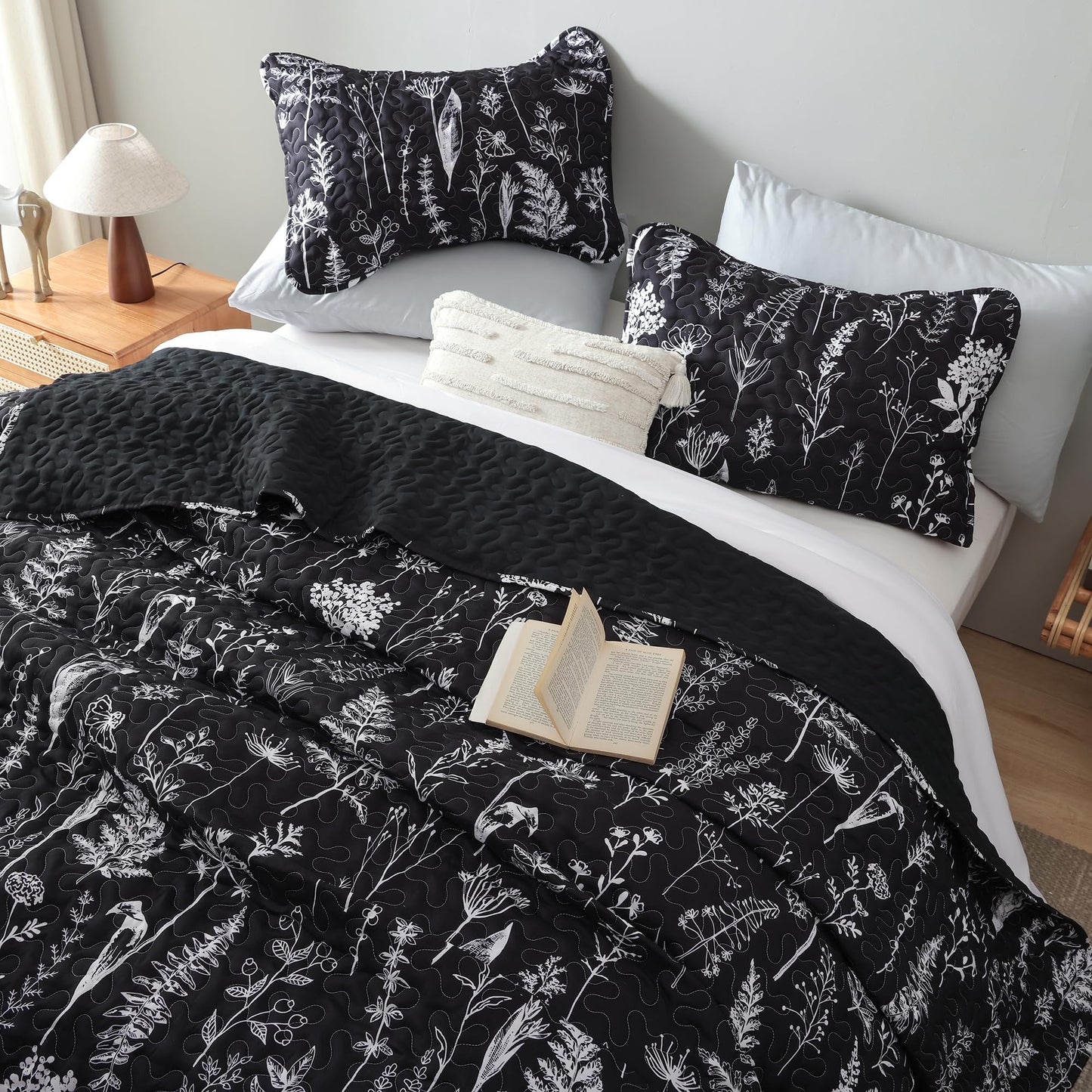 JANZAA Quilts Queen Size Bed Spread Botanical 3 Pieces Quilts Queen Size Sets with Floral Pattern Lightweight Microfiber Bedding Reversible 1 Quilt and 2 Pillow Cases-Black