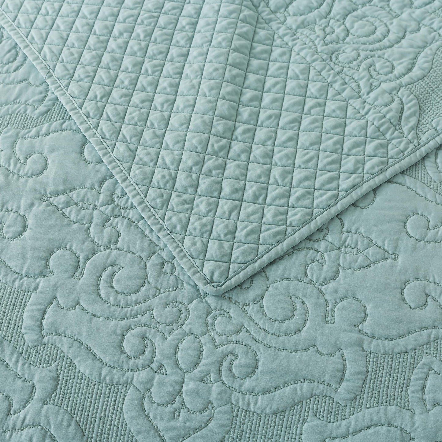 NEWLAKE Quilt Bedspread Set, Light Green Jacquard Embossed Floral Pattern Reversible Embroidered Microfiber Coverlet Sets, Queen Size