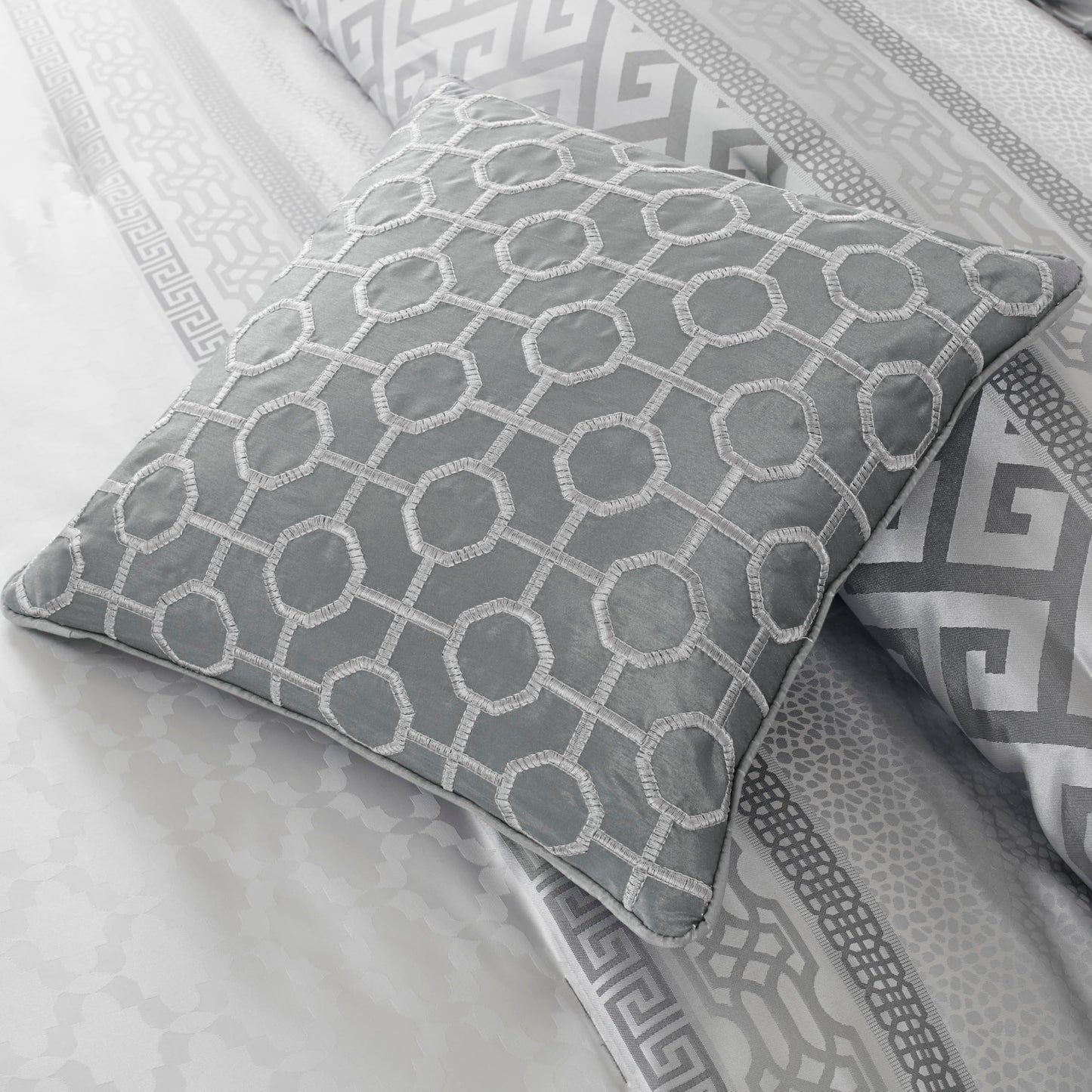Madison Park Luxury Comforter Set-Traditional Jacquard Design All Season Down Alternative Bedding, Matching Bedskirt, Decorative Pillows, Queen(90"x90"), Bennett, Geometric Grey 7 Piece