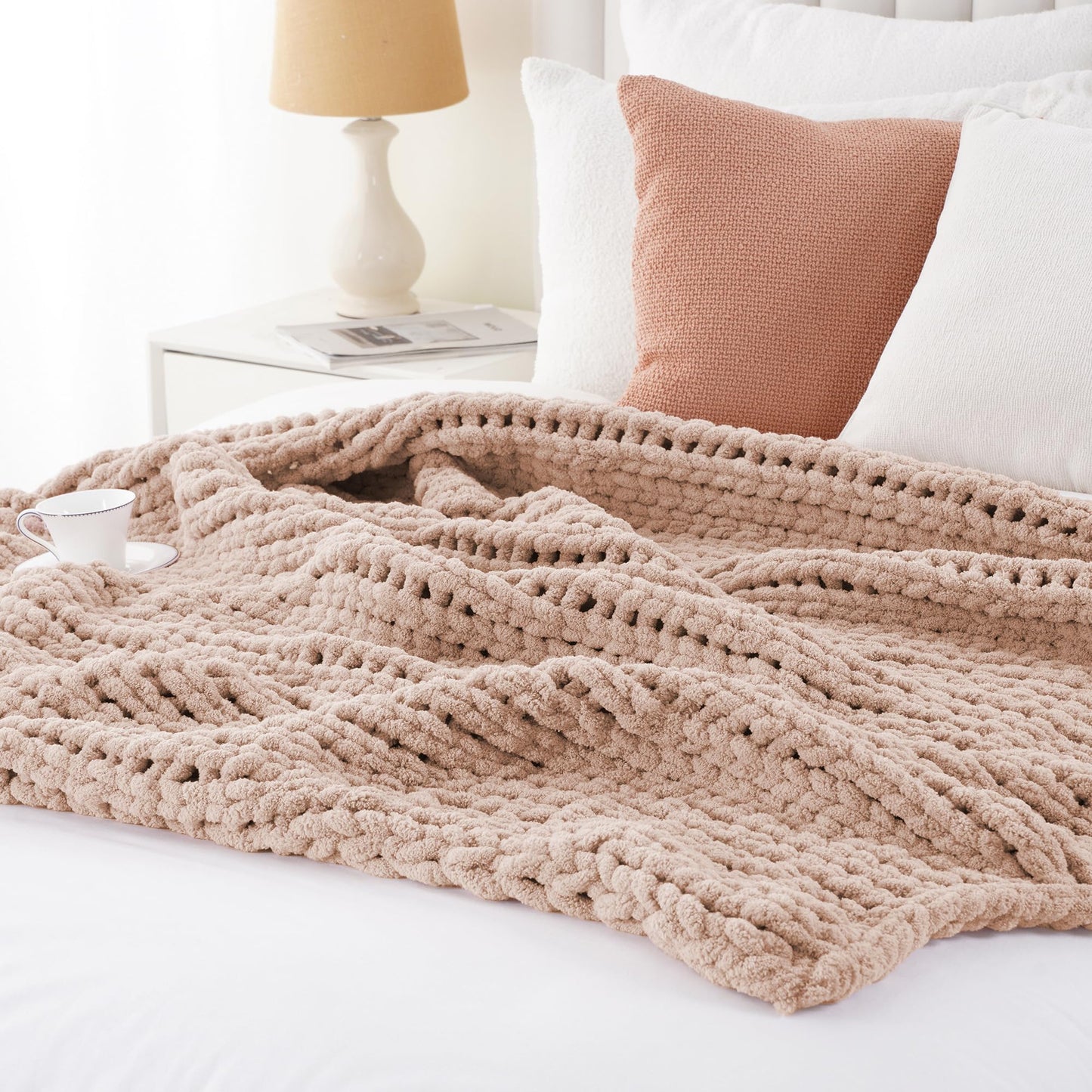 Battilo Chunky Knit Throw Blanket, Soft and Thick Chenille Throw Blanket, 50"x60" Handmade Cable Knit Crochet Blanket, Dusty Pink Knot Knitted Throw Blankets for Couch Sofa Bed Home Decor, Pink