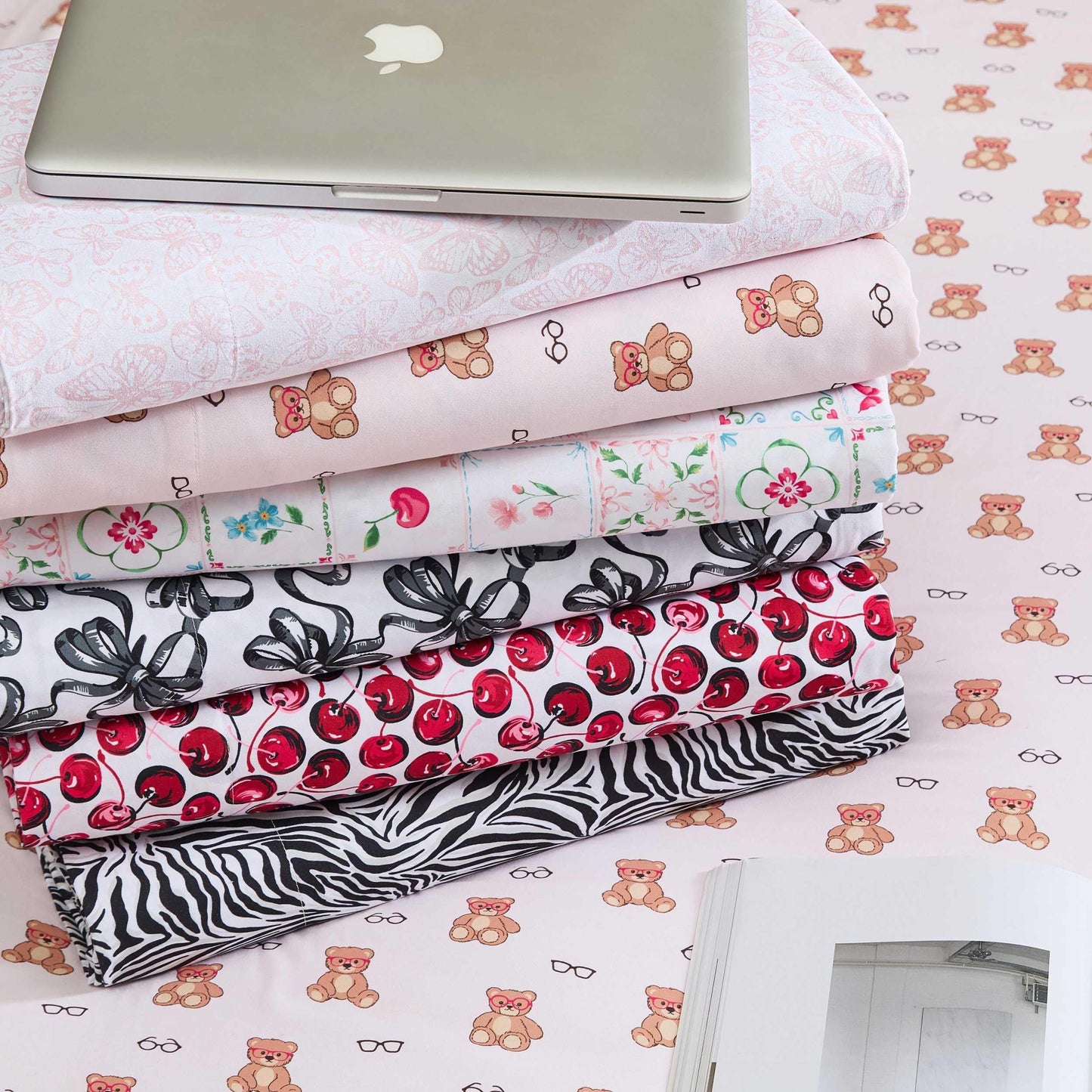Betsey Johnson - Queen Size Sheet Set, Nerdy Teddies Print Microfiber Bedding with Deep Pocket Fitted Sheet, Bed Sheets with Matching Pillowcases, Nerdy Teddies Pink