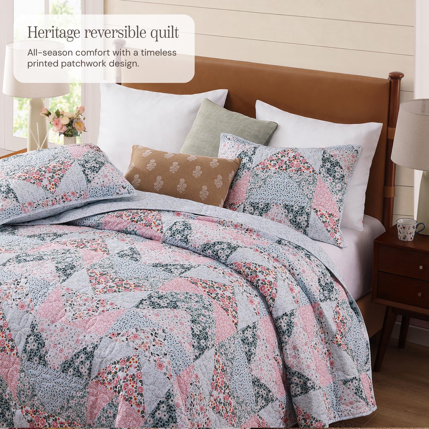 BLOOMHAVEN Quilt Set Queen Size, Patchwork Pink Floral Quilt Sets, Reversible Bedspread Lightweight and Breathable for All Seasons, Soft Quilted Bedspread with 2 Pillow Shams