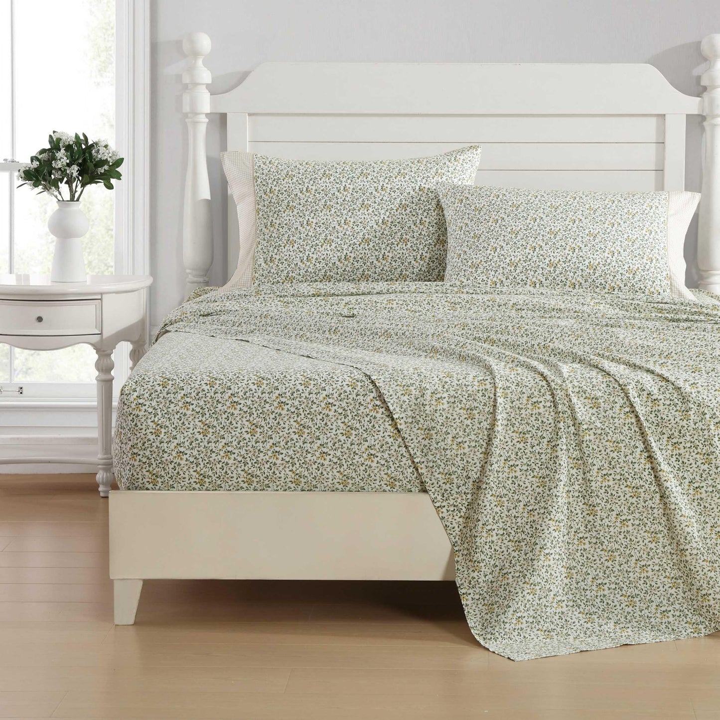 Laura Ashley – Twin Size Sheet Set, Crisp & Lightweight Cotton Percale Bedding with Fitted Sheet and Pillowcase, Floral Room Decor, Deep Pocket, College Dorm Room Essentials (Tierney Green)